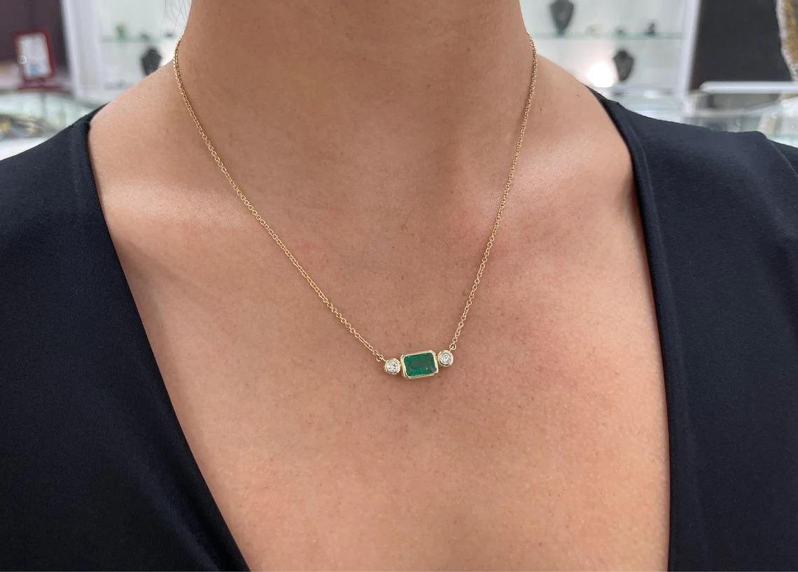 2.77tcw 14K 3 Piedras Bisel Corte Esmeralda Horizontal y Diamante Redondo Collac en venta 3