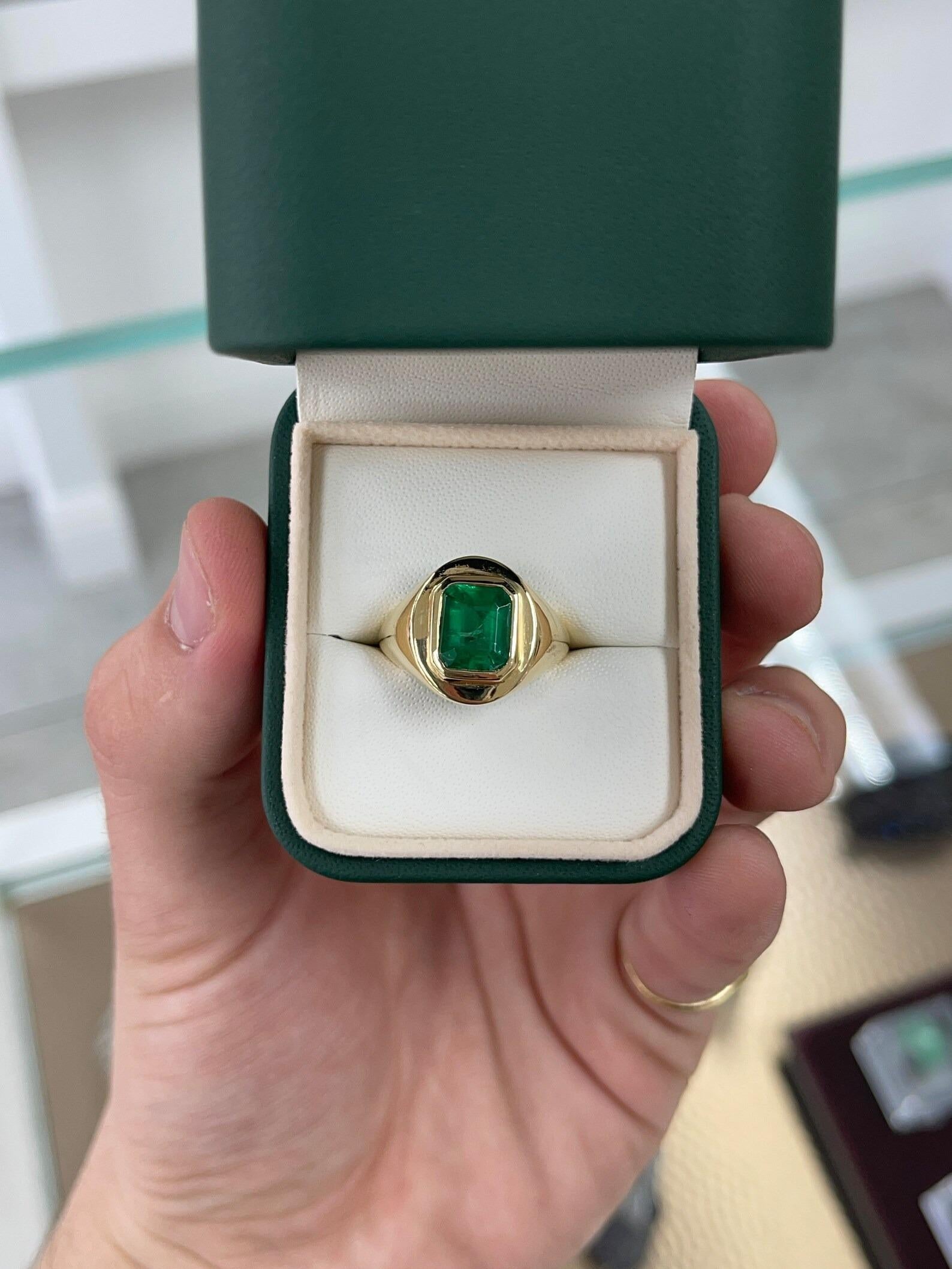 2.78 Carat AAA Top Quality Vivid Green Emerald Cut Solitaire Solid Gold Mens 18K For Sale 2