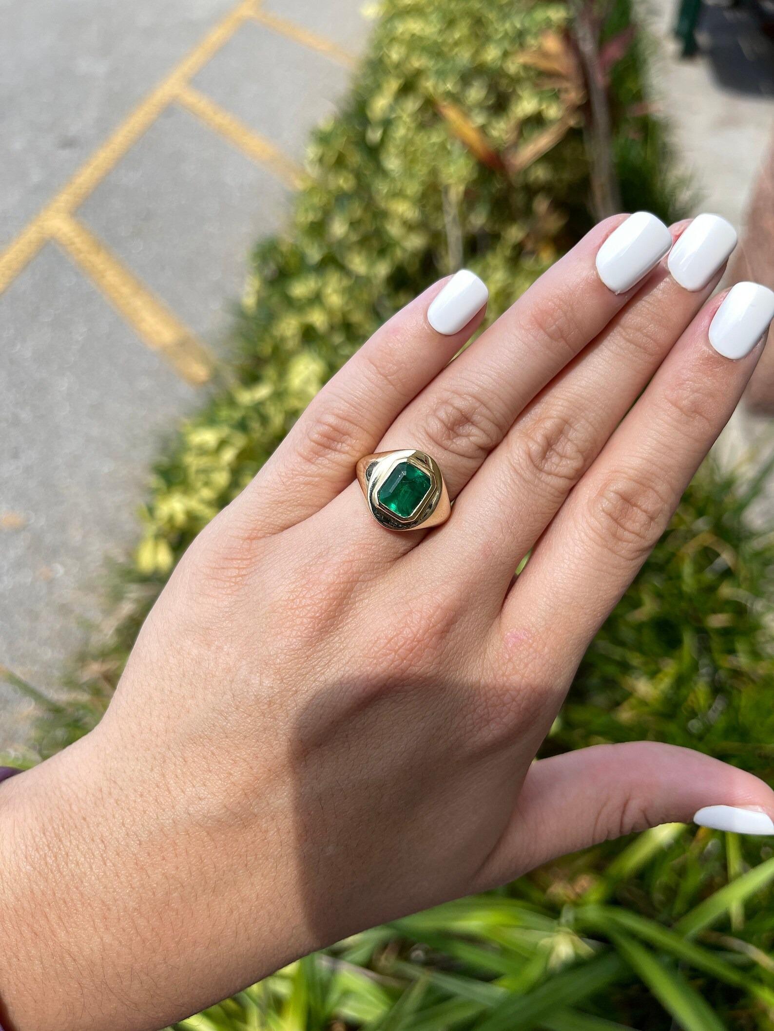 Emerald Cut 2.78 Carat AAA Top Quality Vivid Green Solid Gold Men's Signet Ring 18K