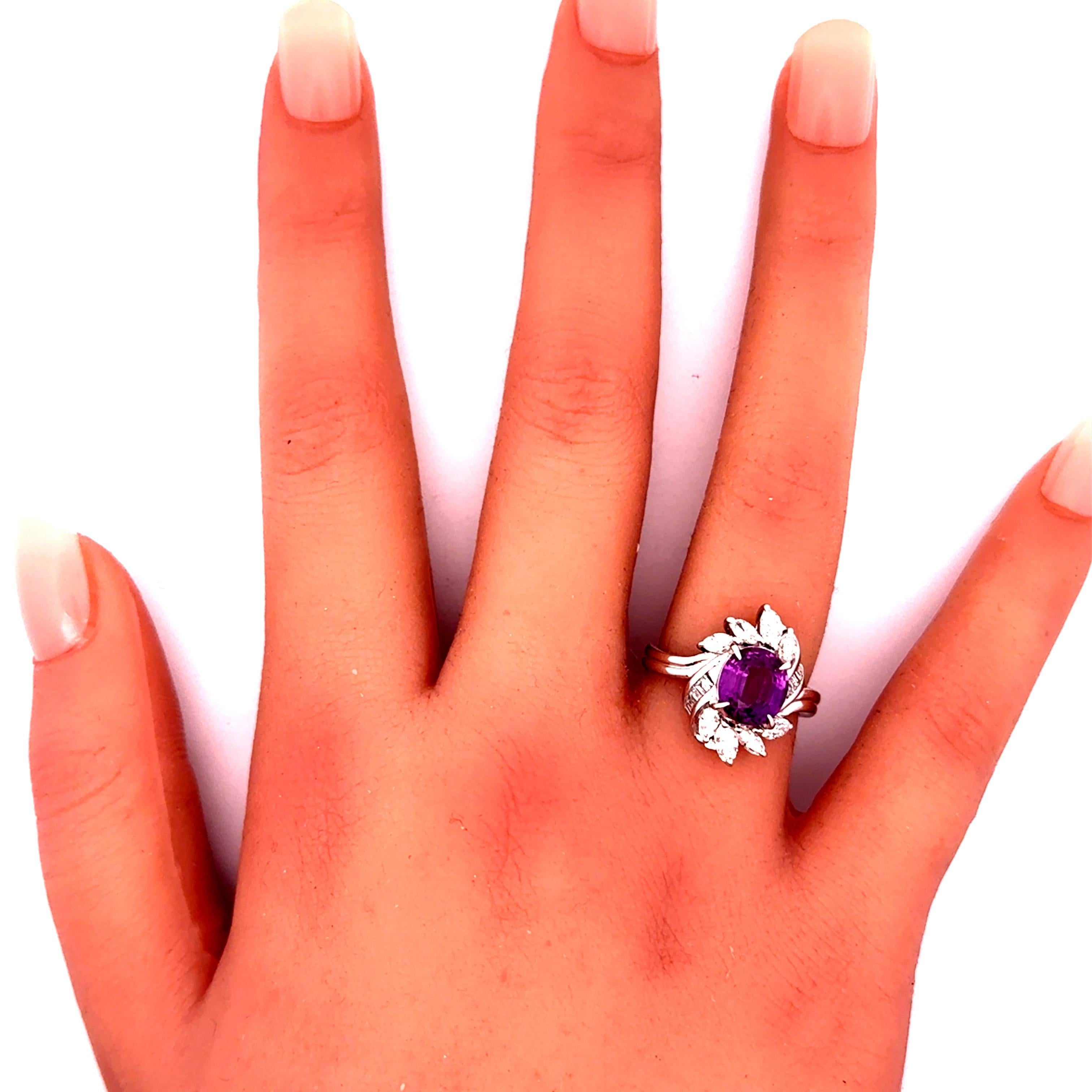Platinring mit 2,78 Karat rosafarbenem, violettem Saphir und Diamant, GIA-zertifiziert (Ovalschliff) im Angebot