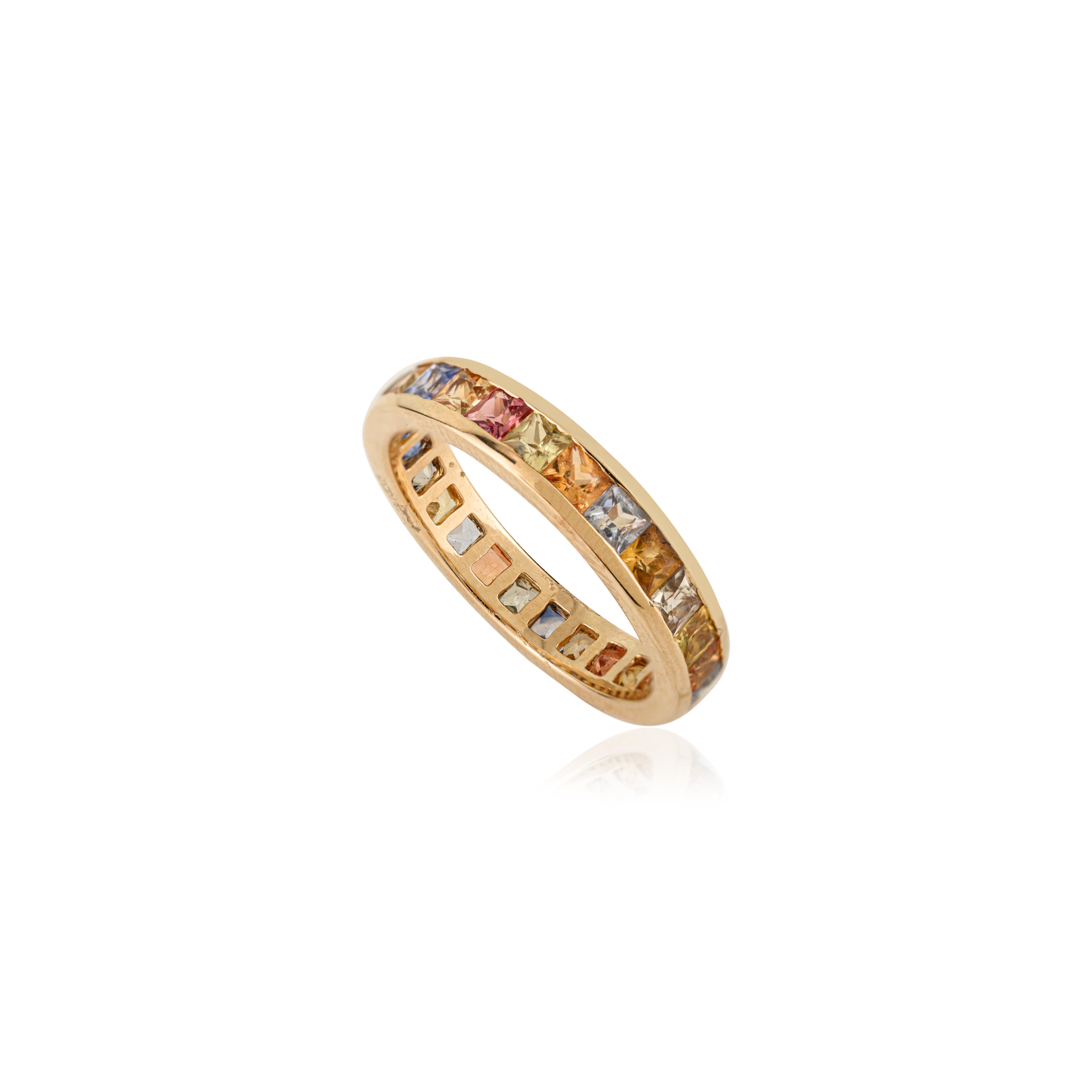 Im Angebot: 2,78 Ct Multi-Color Prinzessinnenschliff Saphir Eternity Band Ring in 14K Gelbgold () 3