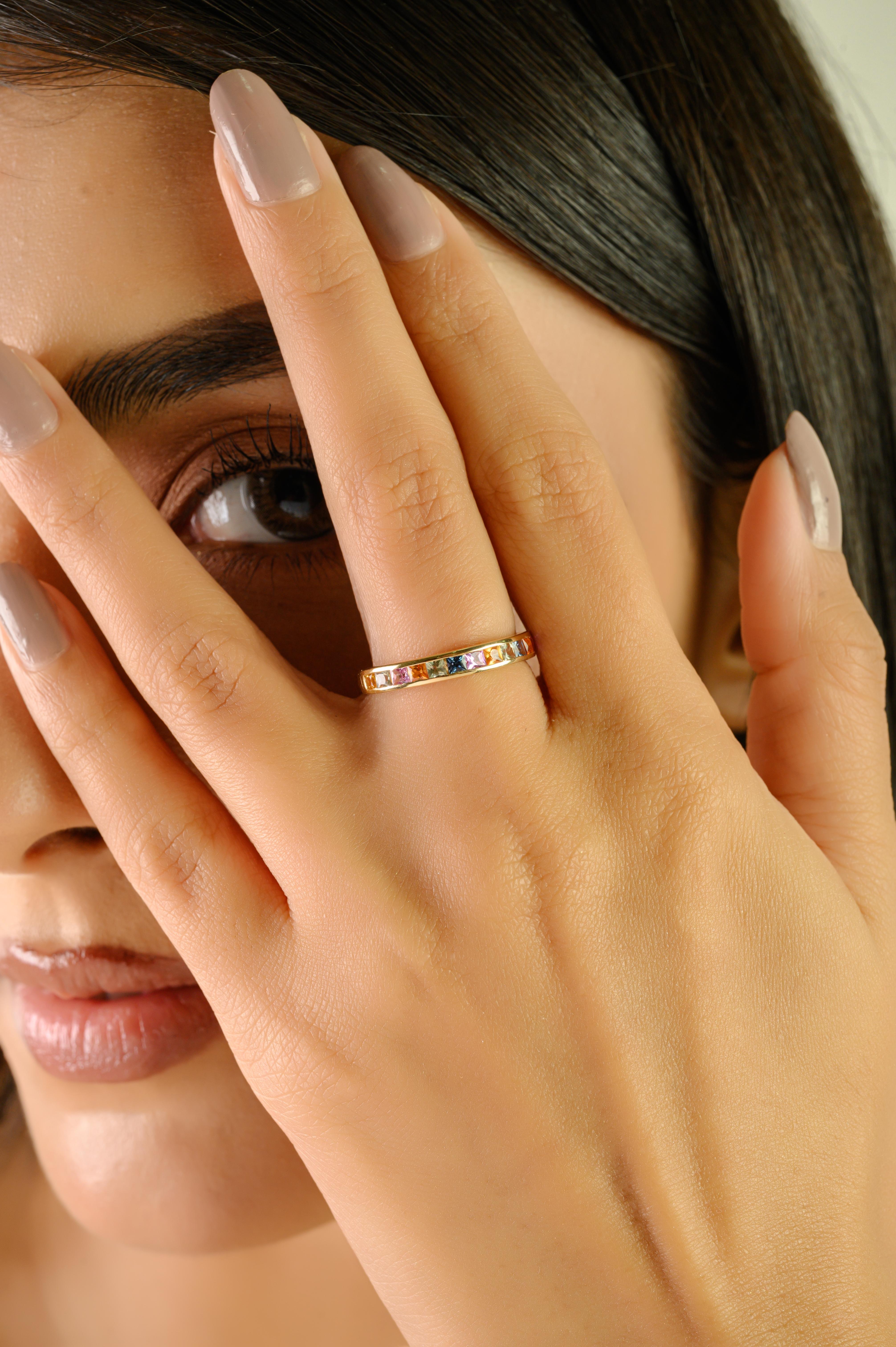 Im Angebot: 2,78 Ct Multi-Color Prinzessinnenschliff Saphir Eternity Band Ring in 14K Gelbgold () 4