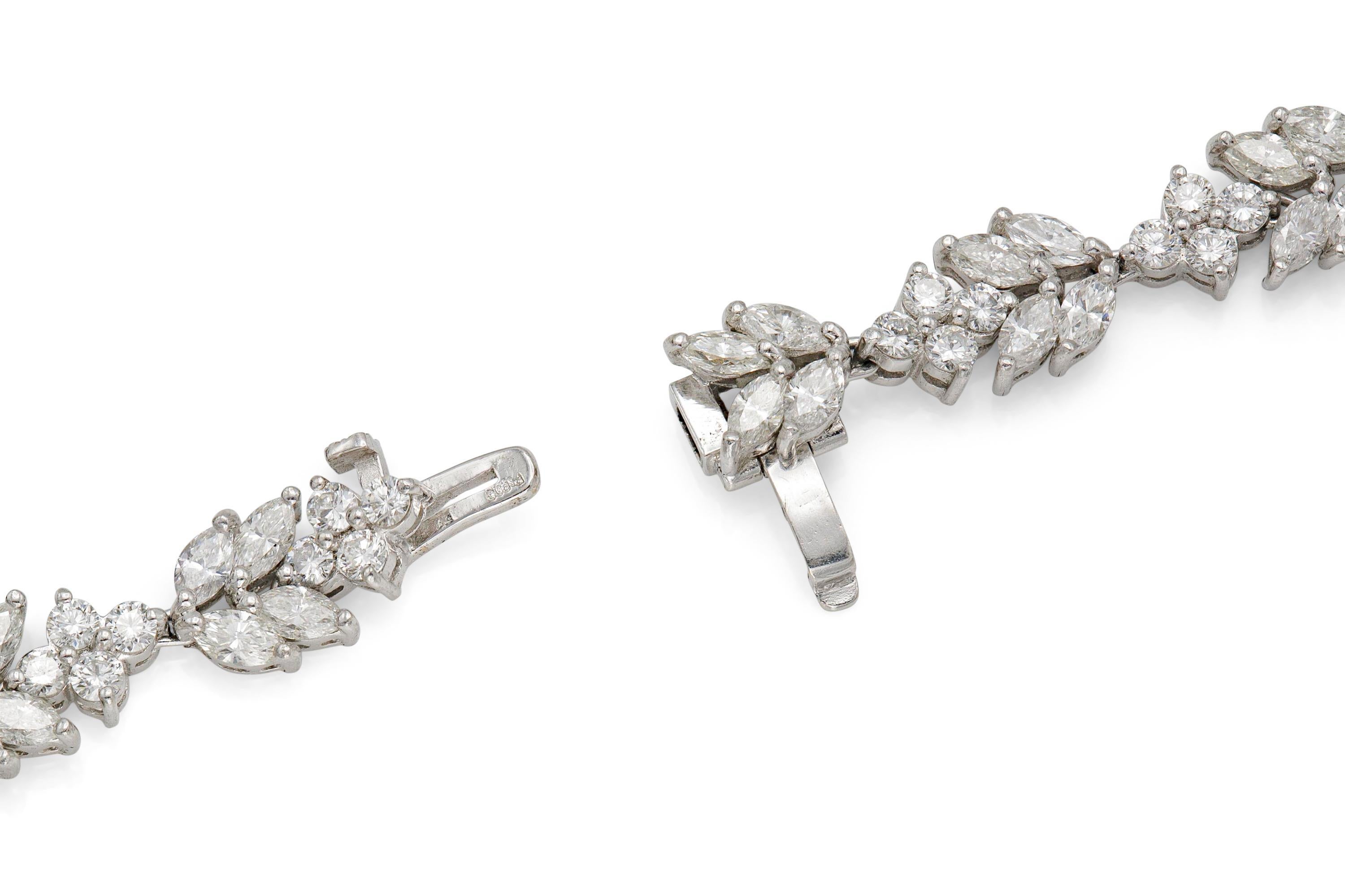 Collier de saphirs taille ovale de 27,83 carats et diamants de 25,04 carats Bon état - En vente à New York, NY