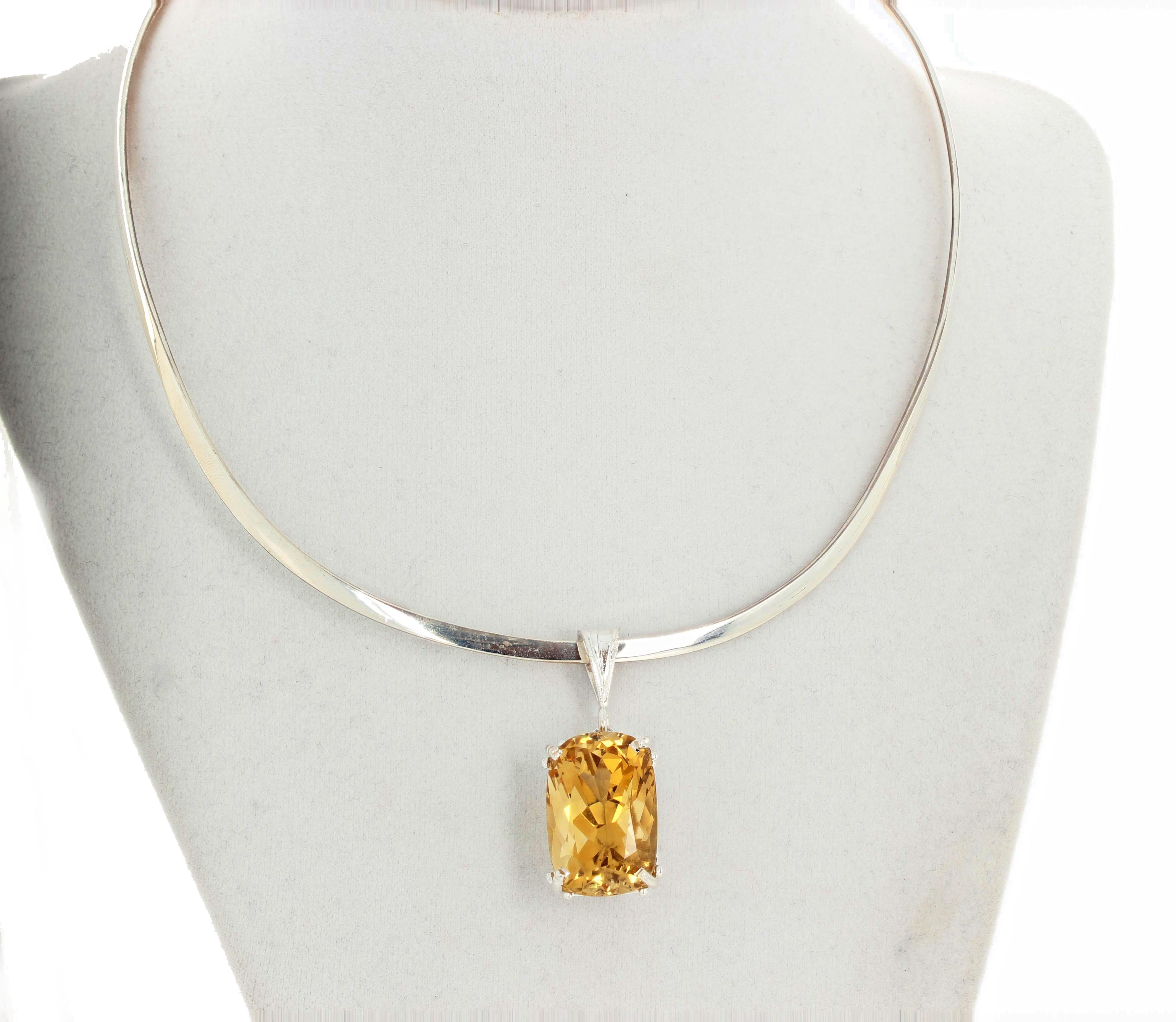 Gemjunky Impressive Large 27.85 Carat Yellow Citrine Sterling Silver Pendant In New Condition In Raleigh, NC