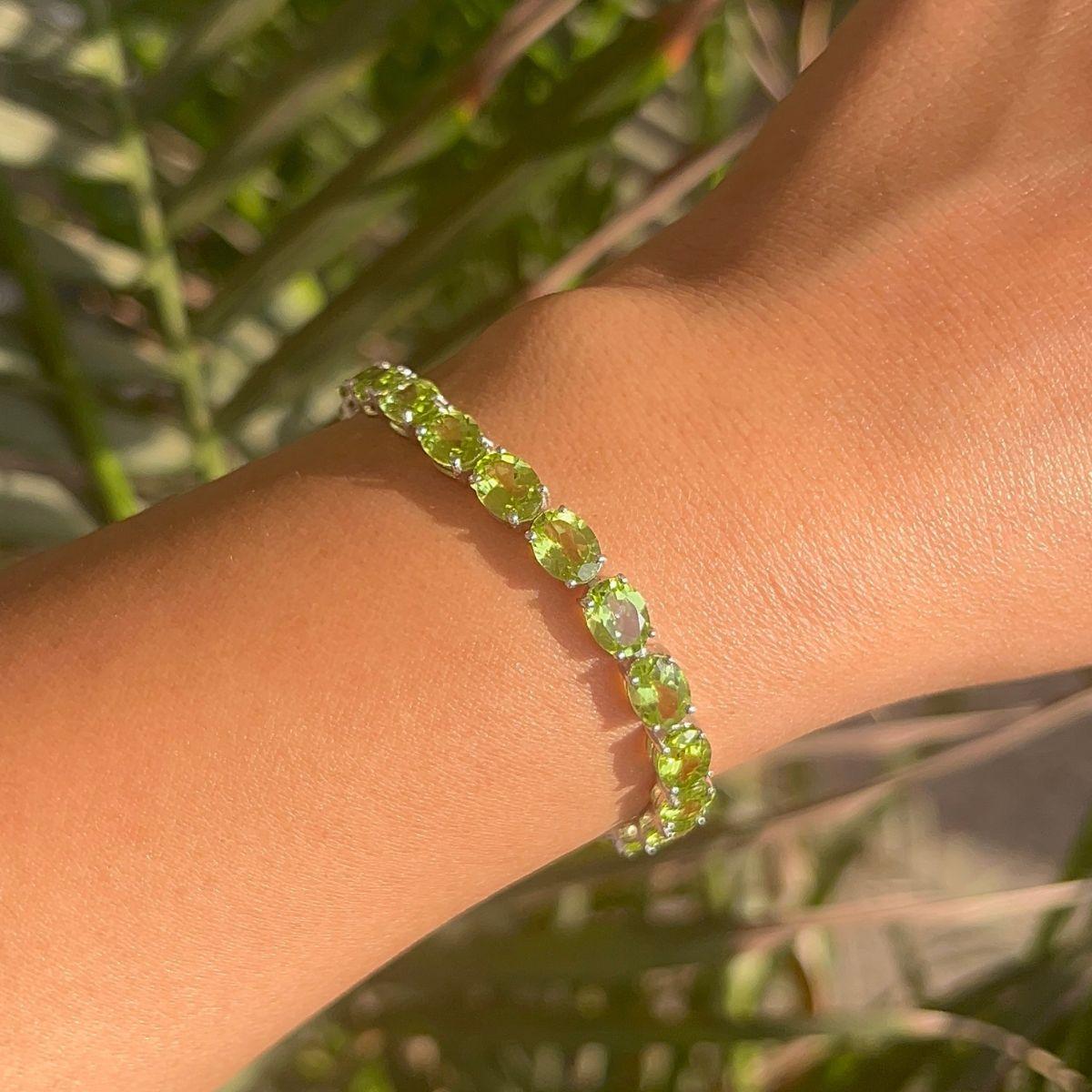 Taglio ovale 27,85 carati di peridoto taglio ovale in argento 925 Bracciale da tennis per mamma regalo in vendita