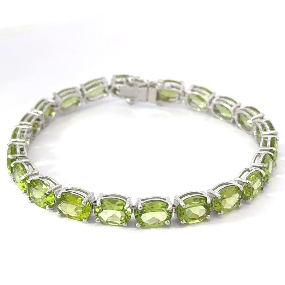 27,85 carati di peridoto taglio ovale in argento 925 Bracciale da tennis per mamma regalo In condizioni Nuovo in vendita a New York, NY