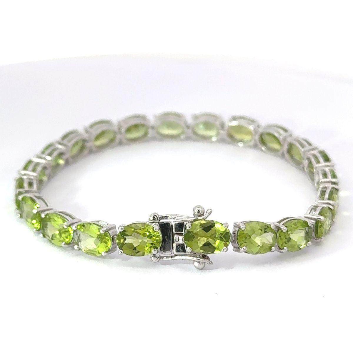 27,85 carati di peridoto taglio ovale in argento 925 Bracciale da tennis per mamma regalo in vendita 1