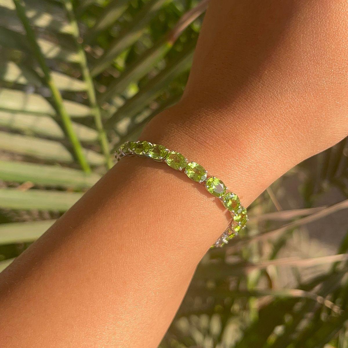 27,85 carati di peridoto taglio ovale in argento 925 Bracciale da tennis per mamma regalo in vendita 2
