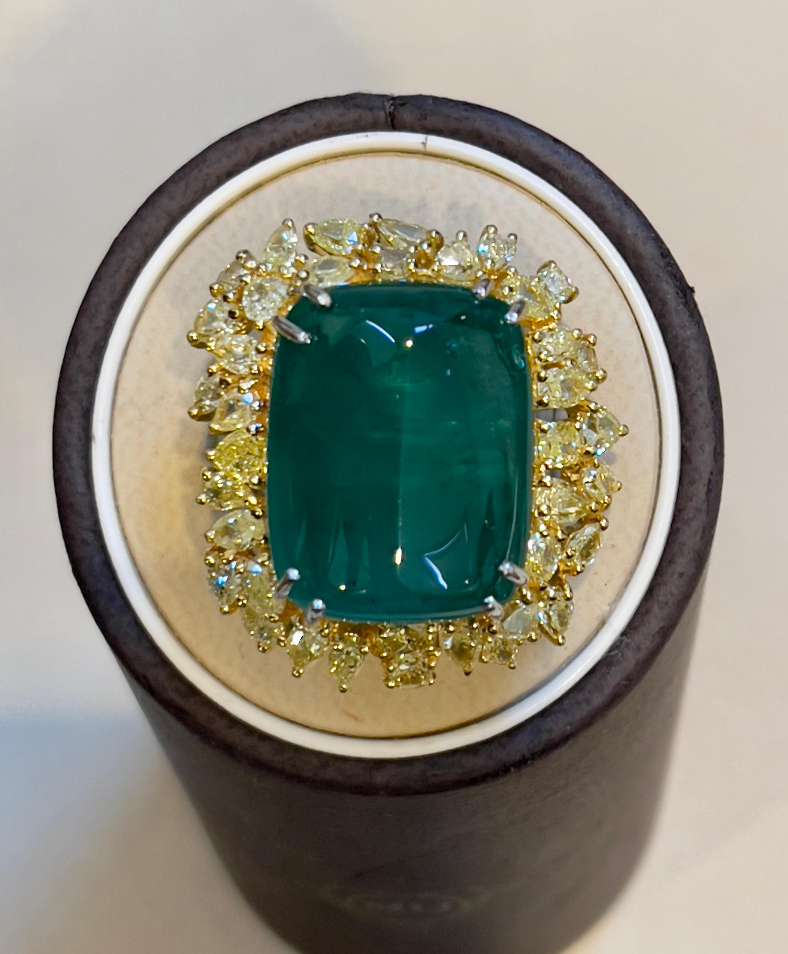 27.89 Ct Natural Colombian Emerald Cabochon & 5.73 Ct Yellow Diamond Ring 18 Kt For Sale 1