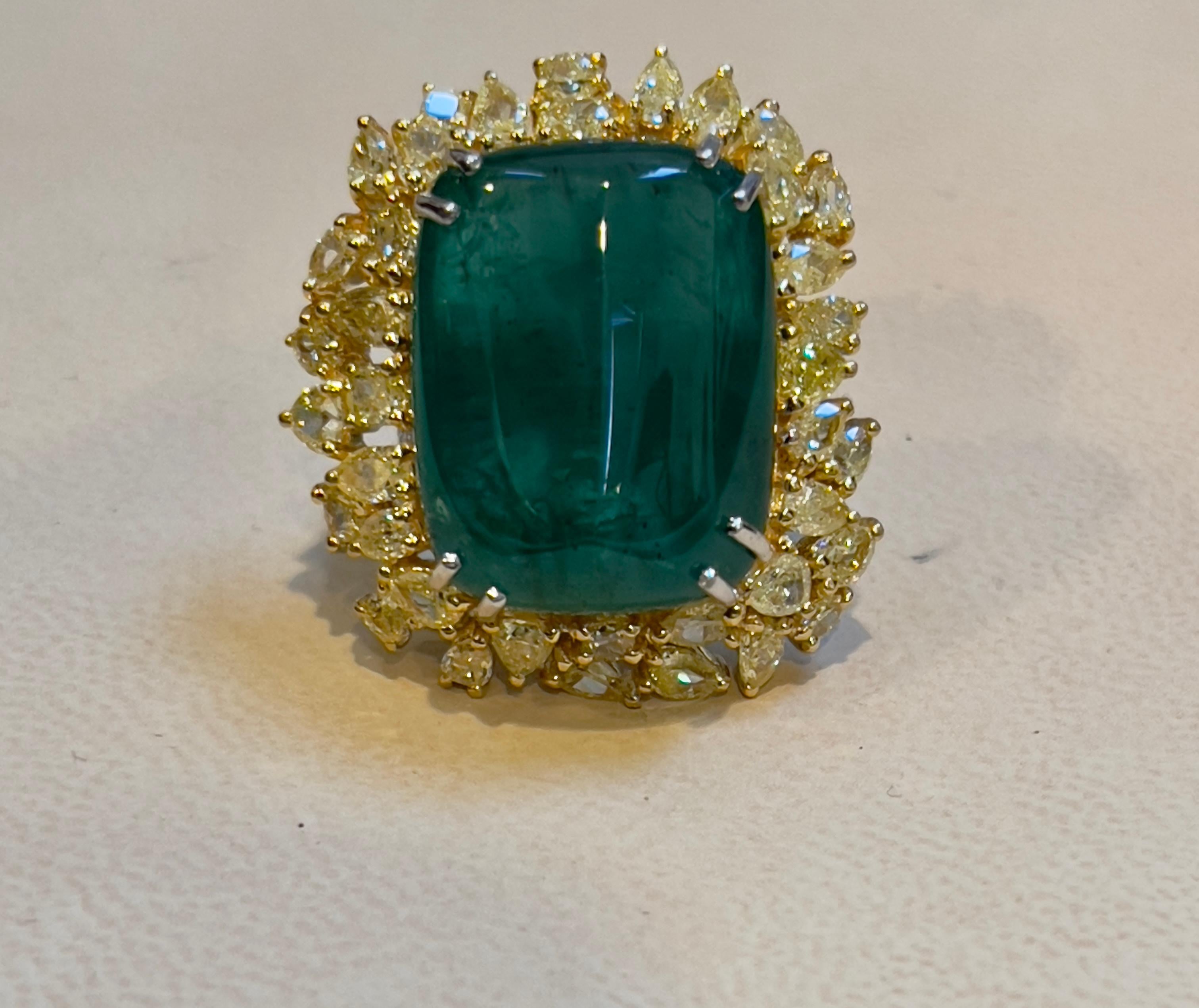 27.89 Ct Natural Colombian Emerald Cabochon & 5.73 Ct Yellow Diamond Ring 18 Kt For Sale 3