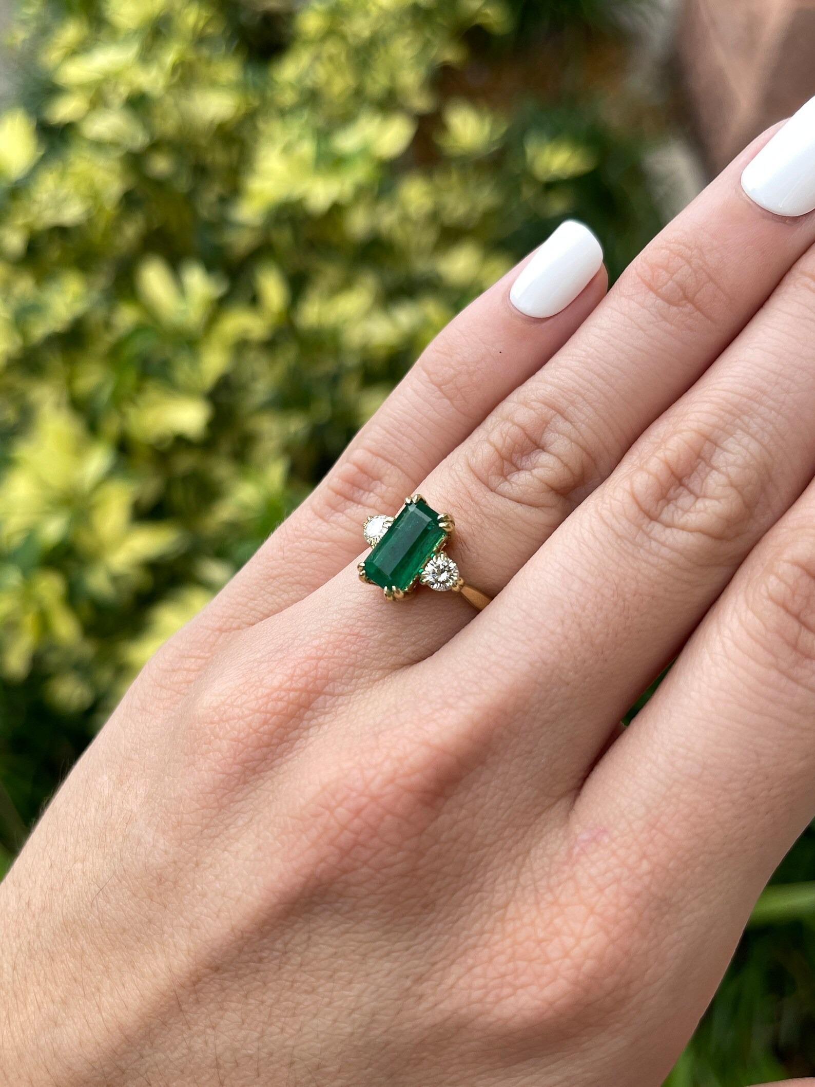 2,78 tcw Natürlicher Smaragd-Smaragd-Schliff & Brillant-Rundschliff Diamantring 18K (Smaragdschliff) im Angebot