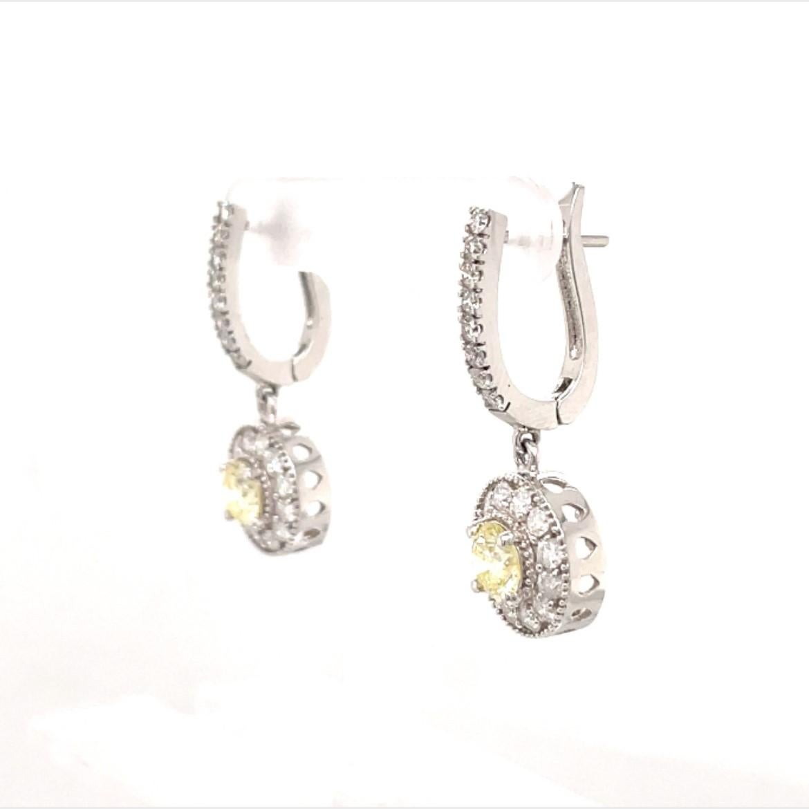 Round Cut 2.78tcw Yellow and White Diamond Dangle Earrings For Sale