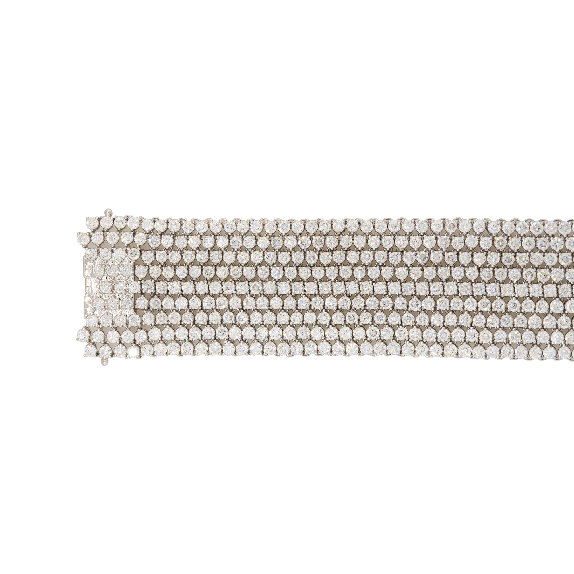 27.9 Carat Diamond 9-Row Tennis Bracelet 18 Karat En stock Excellent état - En vente à Boca Raton, FL