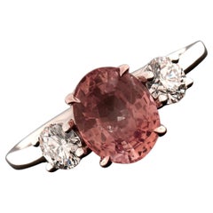 Anello di fidanzamento cocktail con zaffiro ovale Padparadscha dello Sri Lanka da 2,79 carati