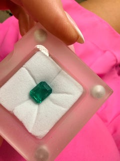2.79 carats natural emerald gemstone