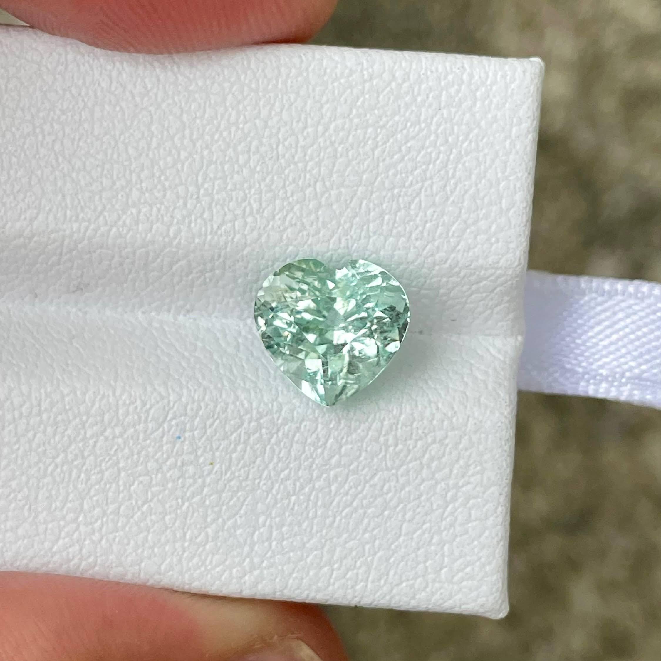 Peso 2,79 carati
Dimensioni 8,6x9x6,7 mm
Chiarezza SI
Origine Afghanistan
Trattamento Nessuno
Forma del cuore
Tagliare Mix Tagliare



Questa squisita gemma di tormalina chiara da 2,79 carati, sapientemente tagliata in una delicata forma a cuore,