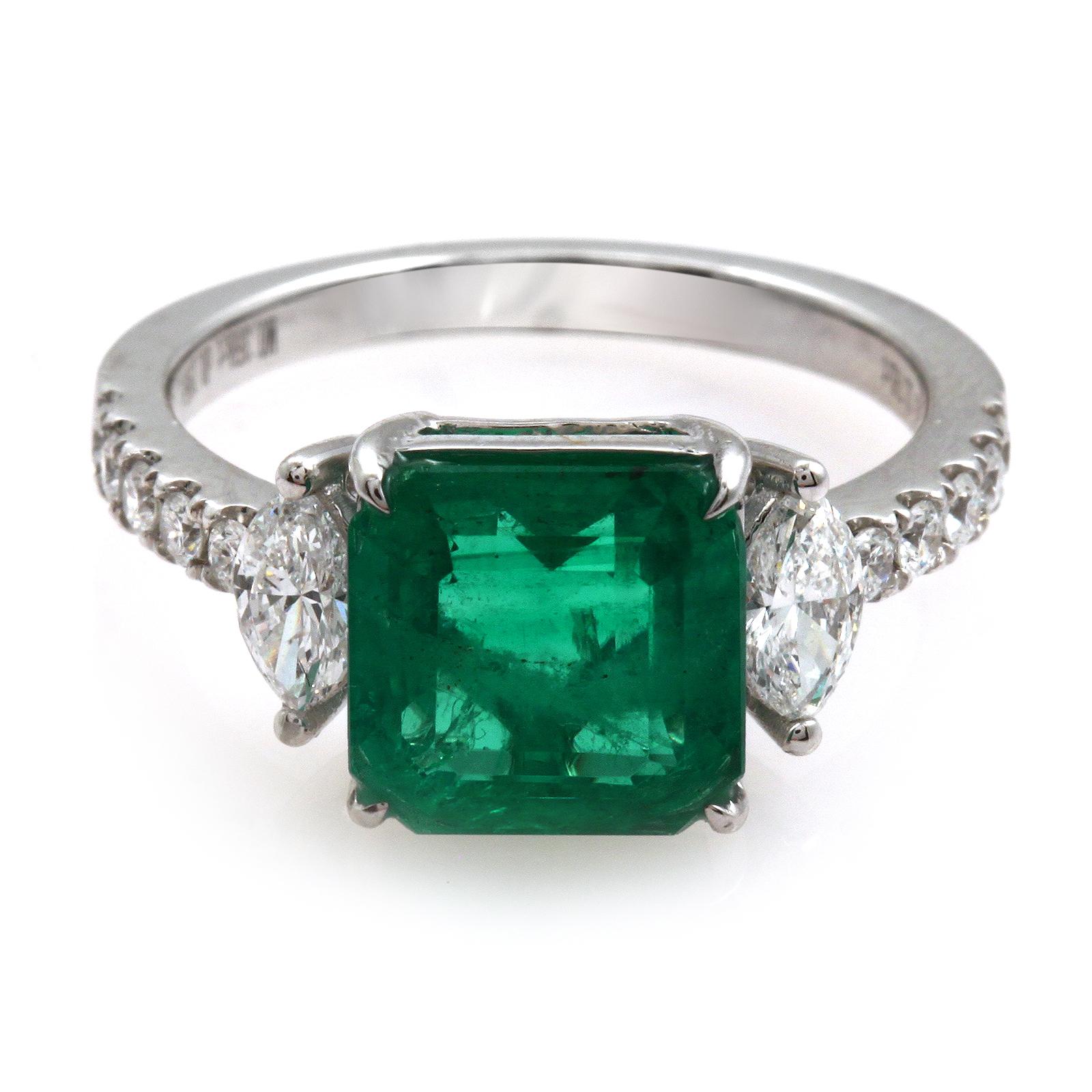2.79 Carat Colombian Emerald and 0.54 Carat Diamonds in 14 Karat White Gold Ring In Excellent Condition In Los Angeles, CA