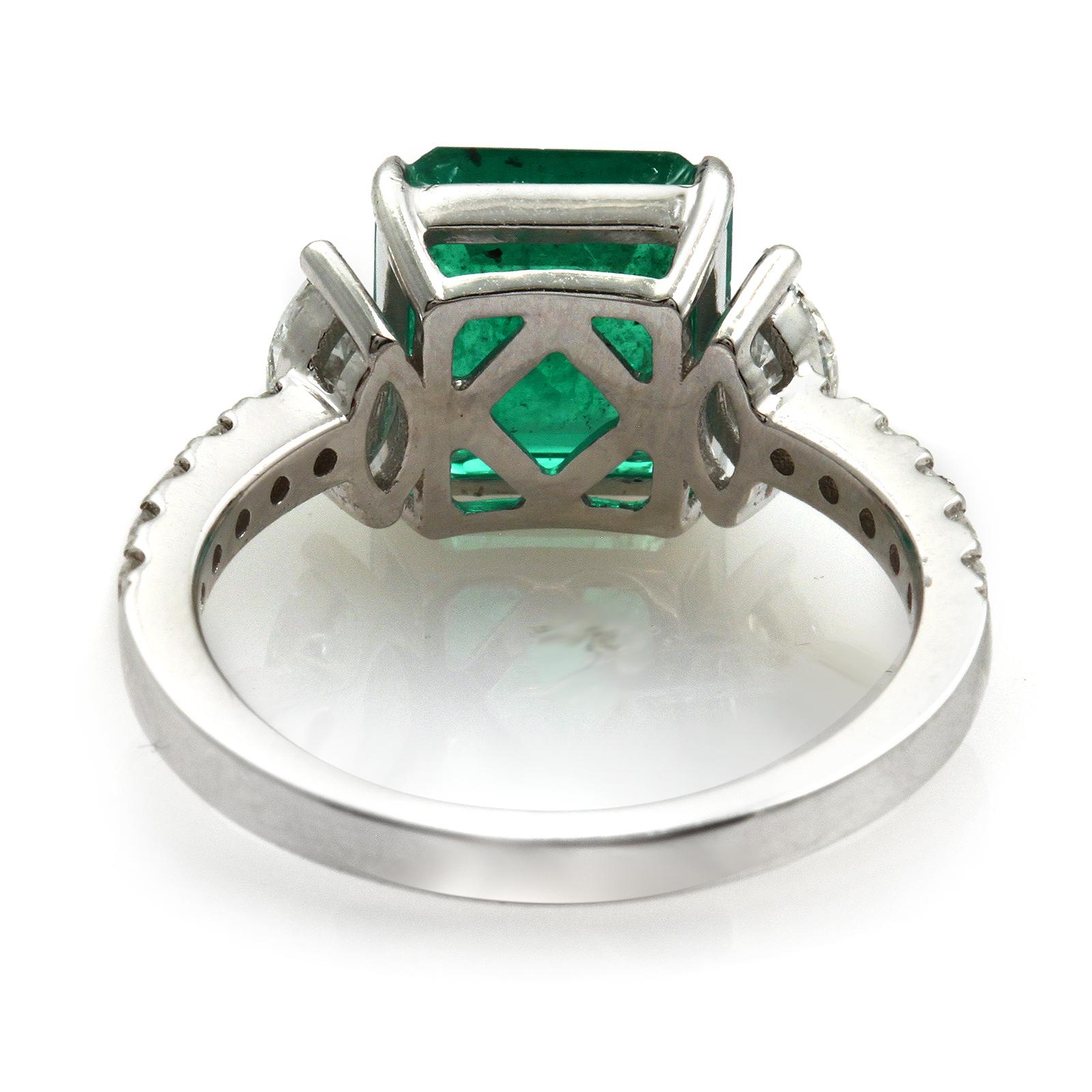 Women's 2.79 Carat Colombian Emerald and 0.54 Carat Diamonds in 14 Karat White Gold Ring