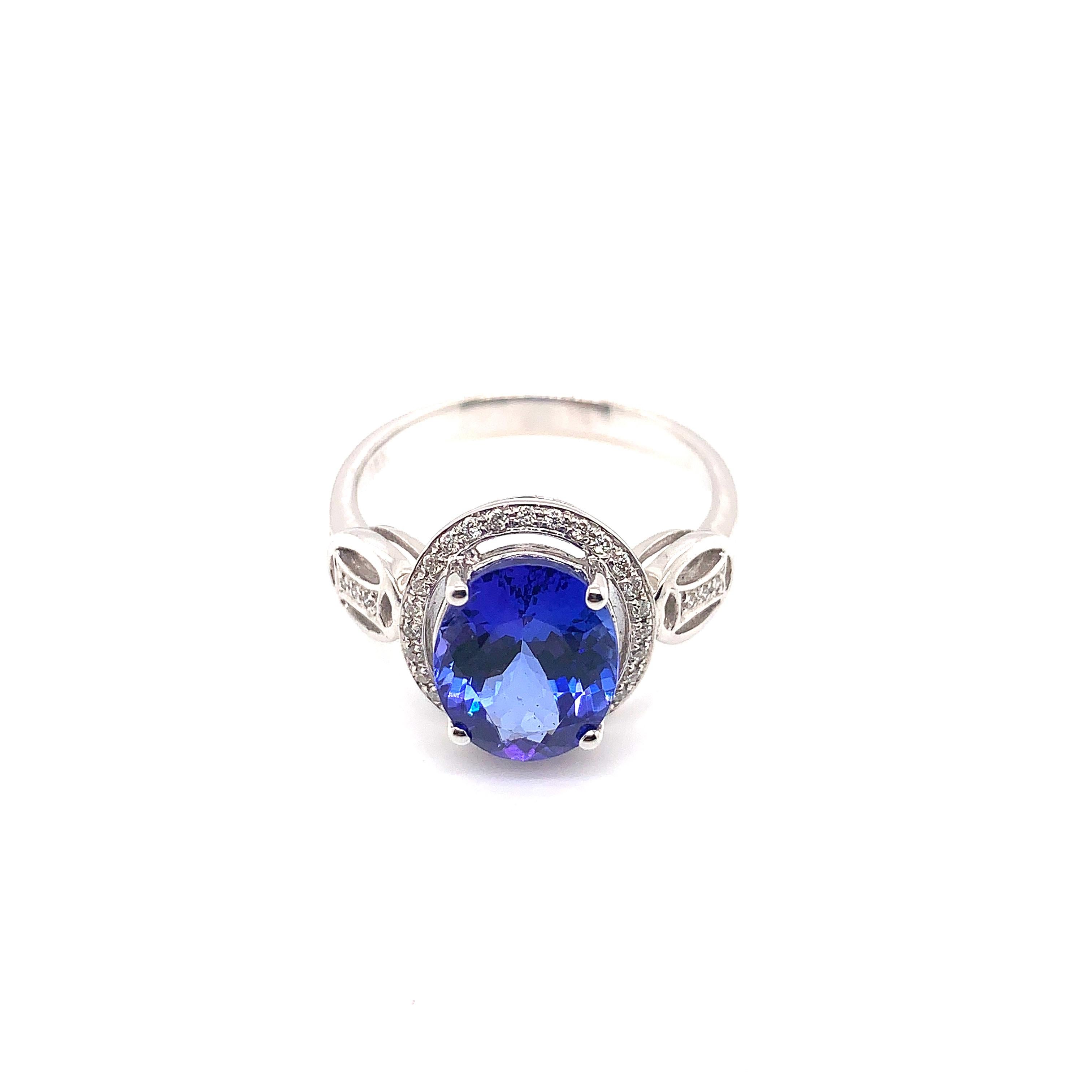 Classic tanzanite ring in 18K white gold with diamonds. 

Tanzanite: 2.790 carat oval shape.
Diamonds: 0.134 carat, G colour, VS clarity. 
Gold: 4.07g, 18K white gold. 
