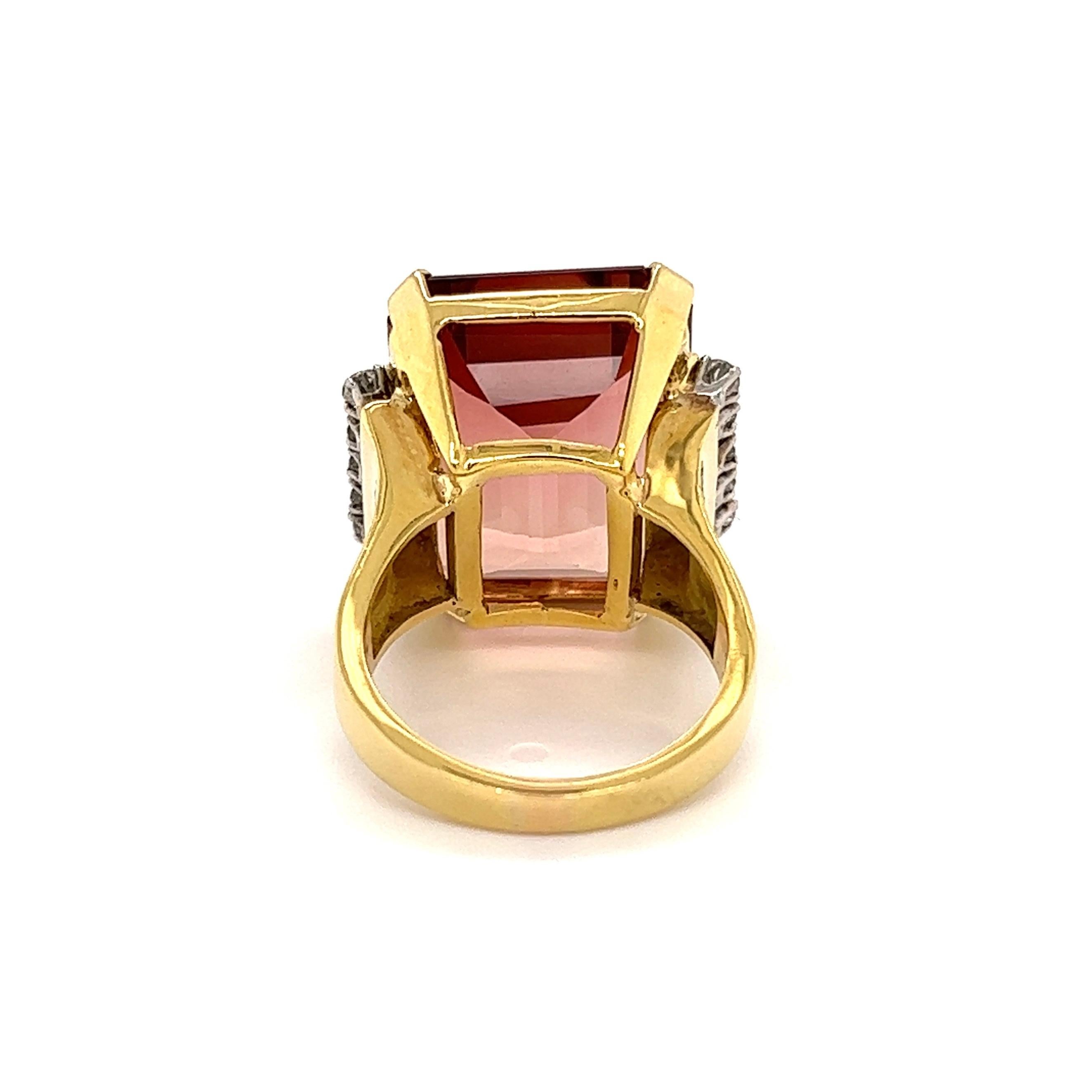 27.90 Carat Peach Tourmaline and Diamond Gold Cocktail Ring Estate Fine Jewelry In Excellent Condition For Sale In Montreal, QC
