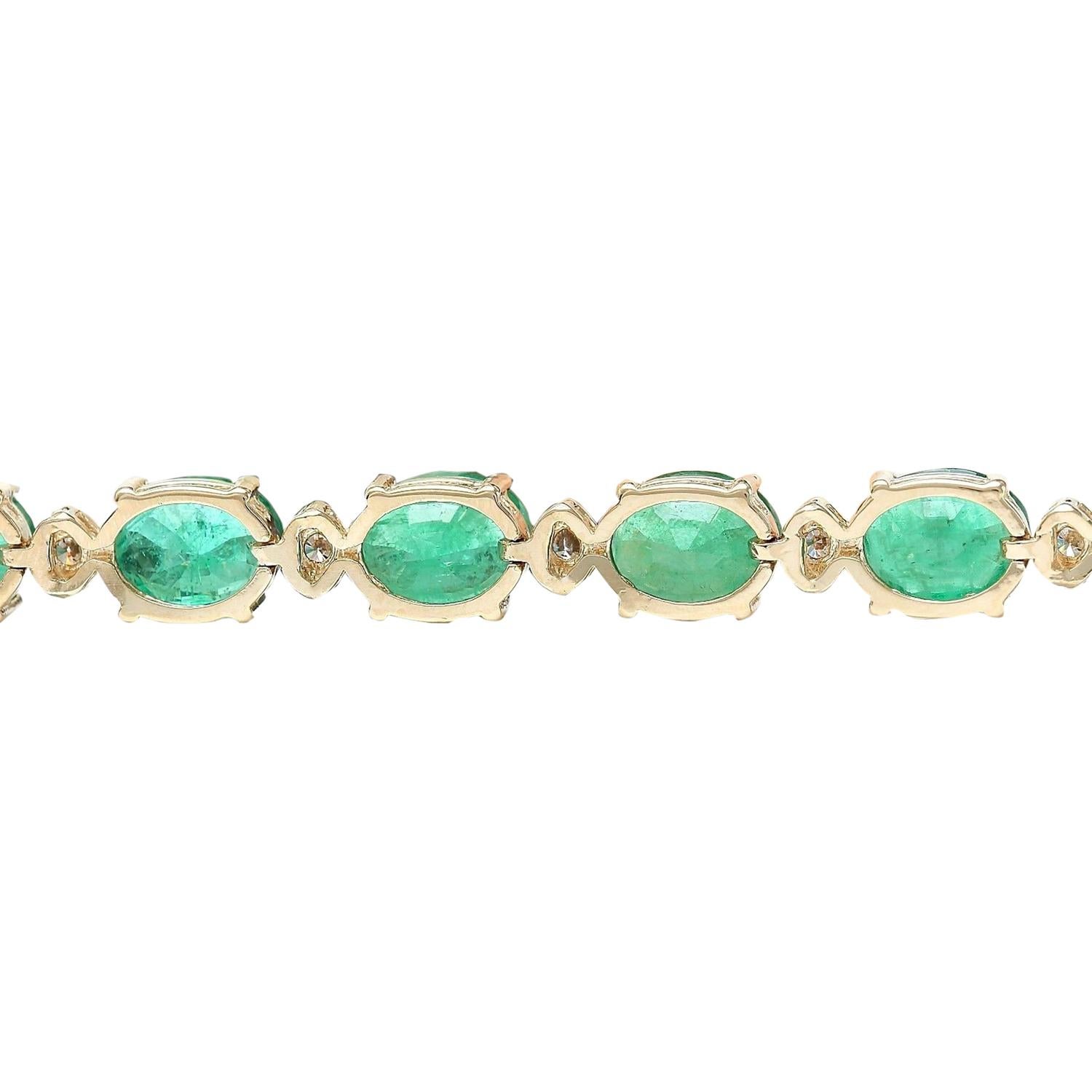 Exquisite Natural Emerald Diamond Bracelet in 14K Solid Yellow Gold In New Condition For Sale In Los Angeles, CA