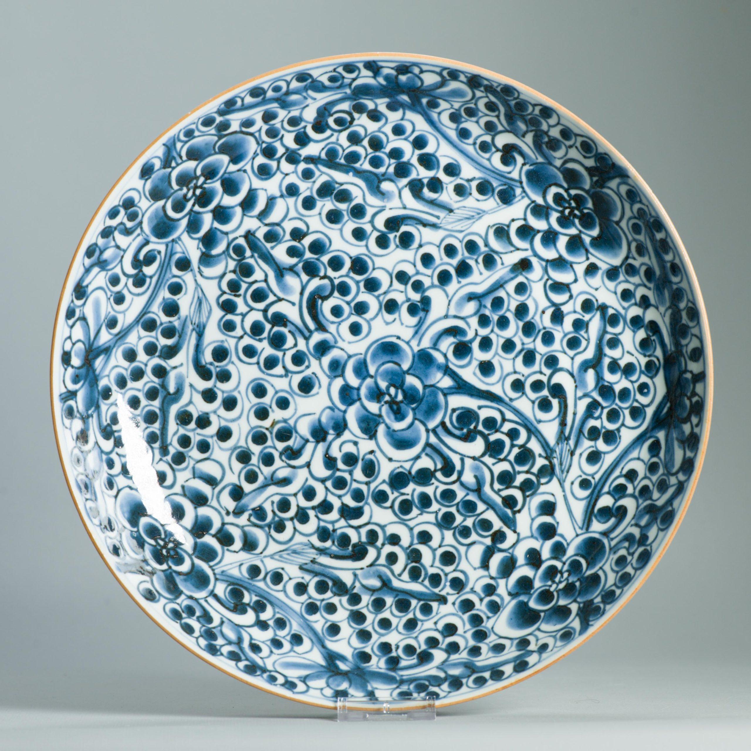 27.9CM Antique 18C Chinese Porcelain Dish Frogspawn Flower Cobalt Blue For Sale 1