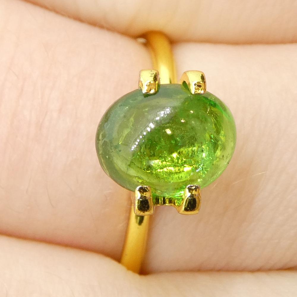 Granato ovale cabochon di tsavorite verde del Kenya, 2.79ct, non riscaldato in vendita 2