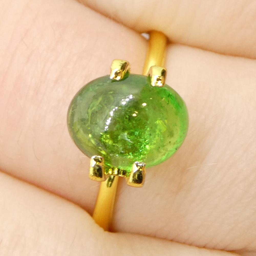 Taglio ovale Granato ovale cabochon di tsavorite verde del Kenya, 2.79ct, non riscaldato in vendita