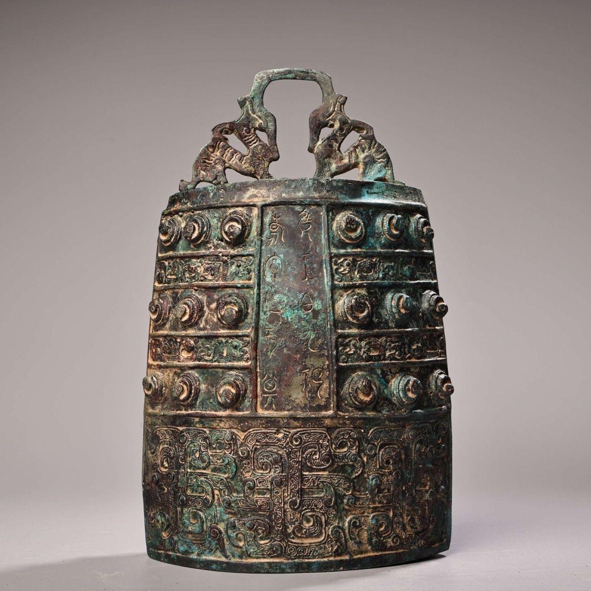 Old Asian Bronze Chime Bell – A Timeless Symbol of Harmony and Tradition

This Old Asian Bronze Chime Bell is a beautifully crafted piece of traditional musical and ceremonial heritage, symbolizing harmony, balance, and cultural refinement. Made