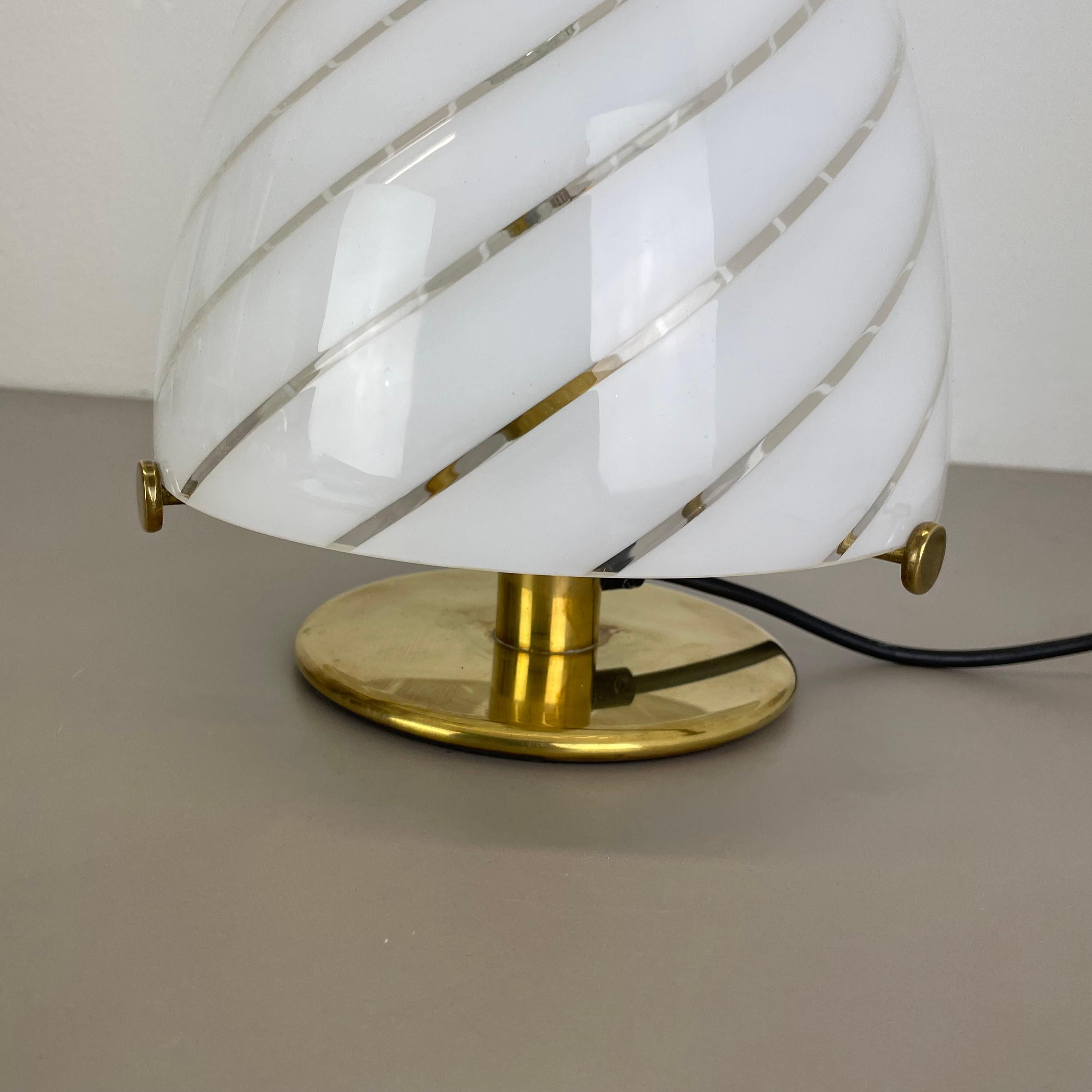 Lampe de bureau SWIRL de 27 cm en verre de Murano fabriquée par Vetri Murano, Italie, 1970 en vente 3