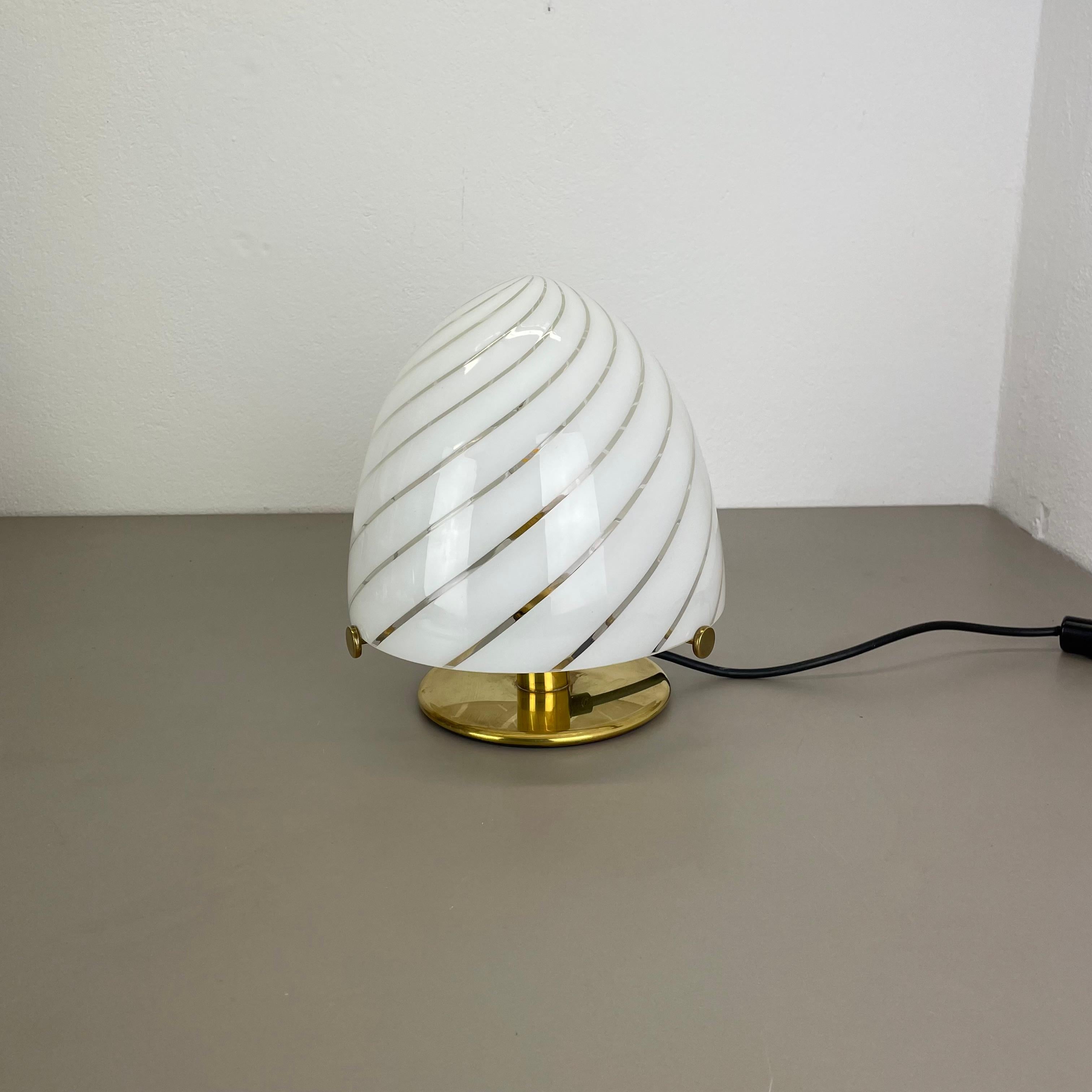 Mid-Century Modern Lampe de bureau SWIRL de 27 cm en verre de Murano fabriquée par Vetri Murano, Italie, 1970 en vente