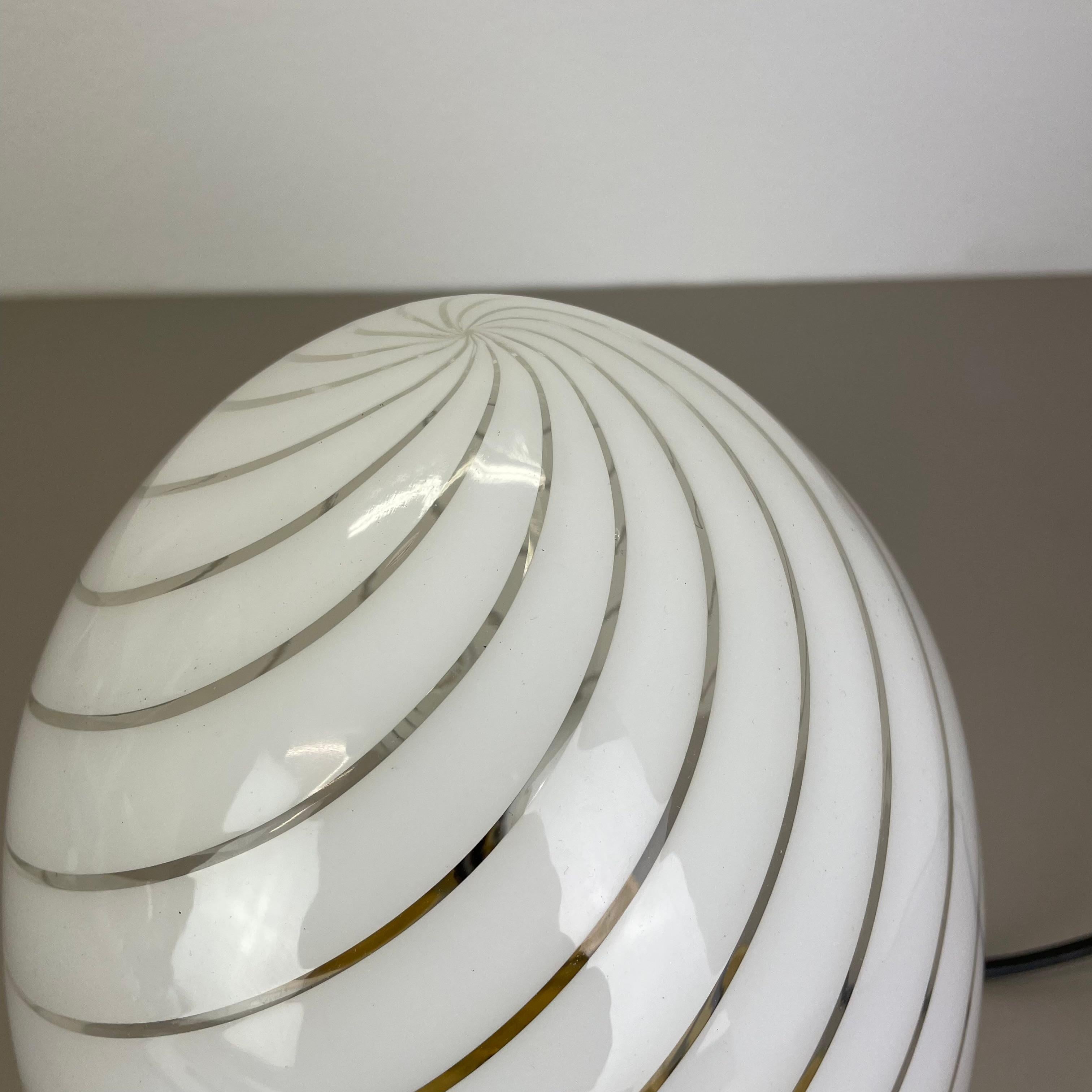 20ième siècle Lampe de bureau SWIRL de 27 cm en verre de Murano fabriquée par Vetri Murano, Italie, 1970 en vente