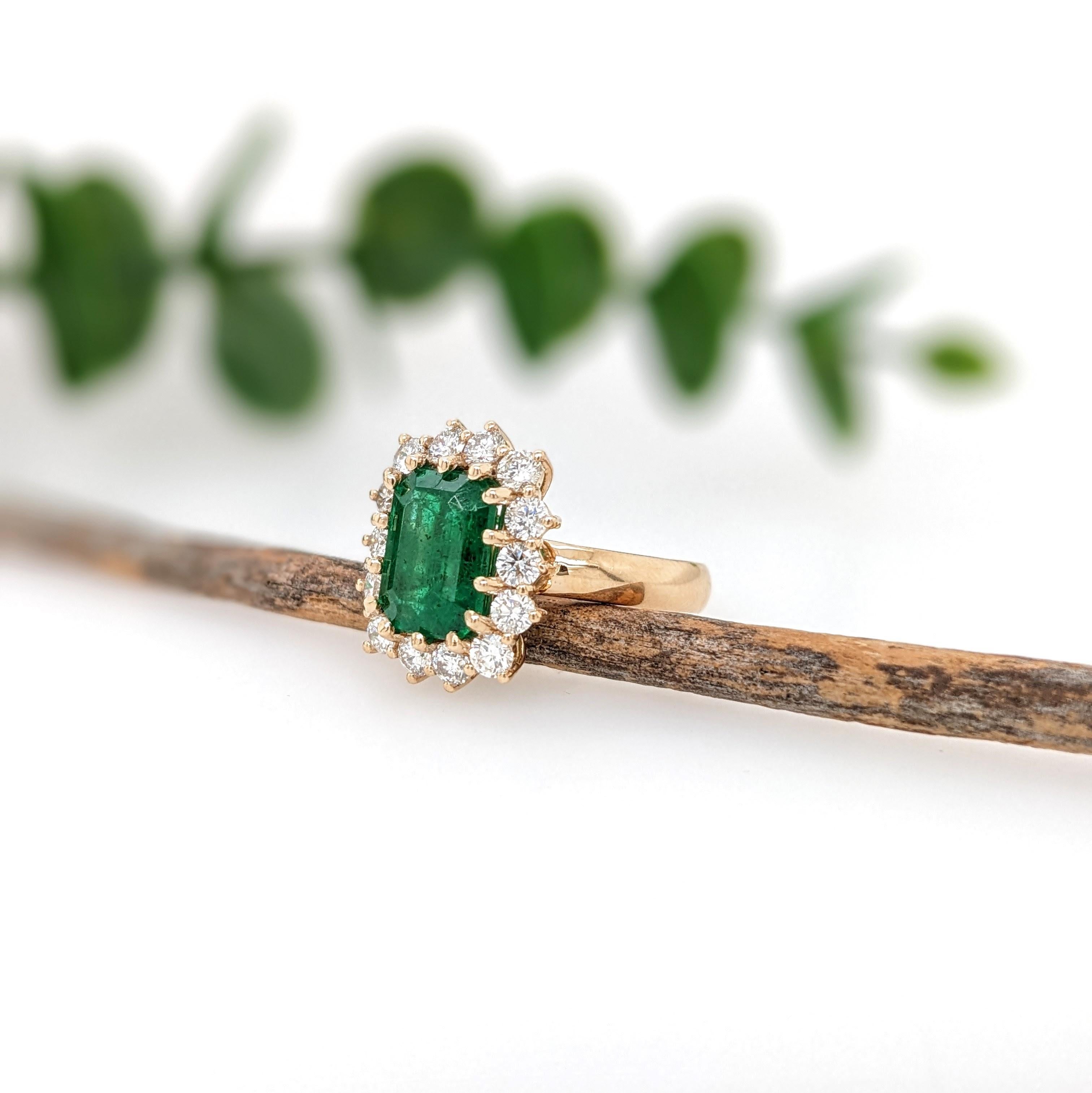 Modern 2.7ct Emerald Ring w Earth Mined Diamonds in Solid 18K Gold Emerald cut 10x7.5mm For Sale