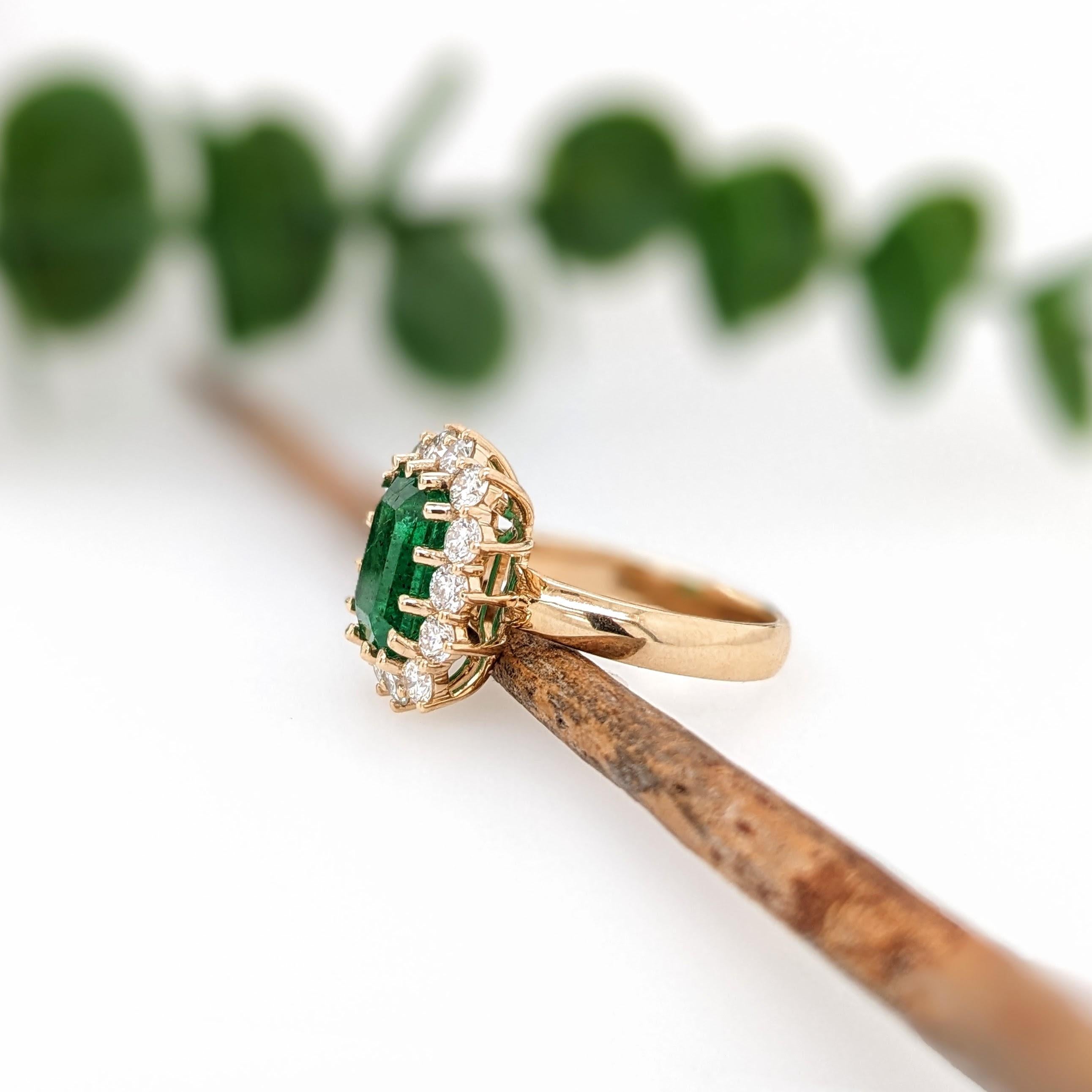 Emerald Cut 2.7ct Emerald Ring w Earth Mined Diamonds in Solid 18K Gold Emerald cut 10x7.5mm For Sale