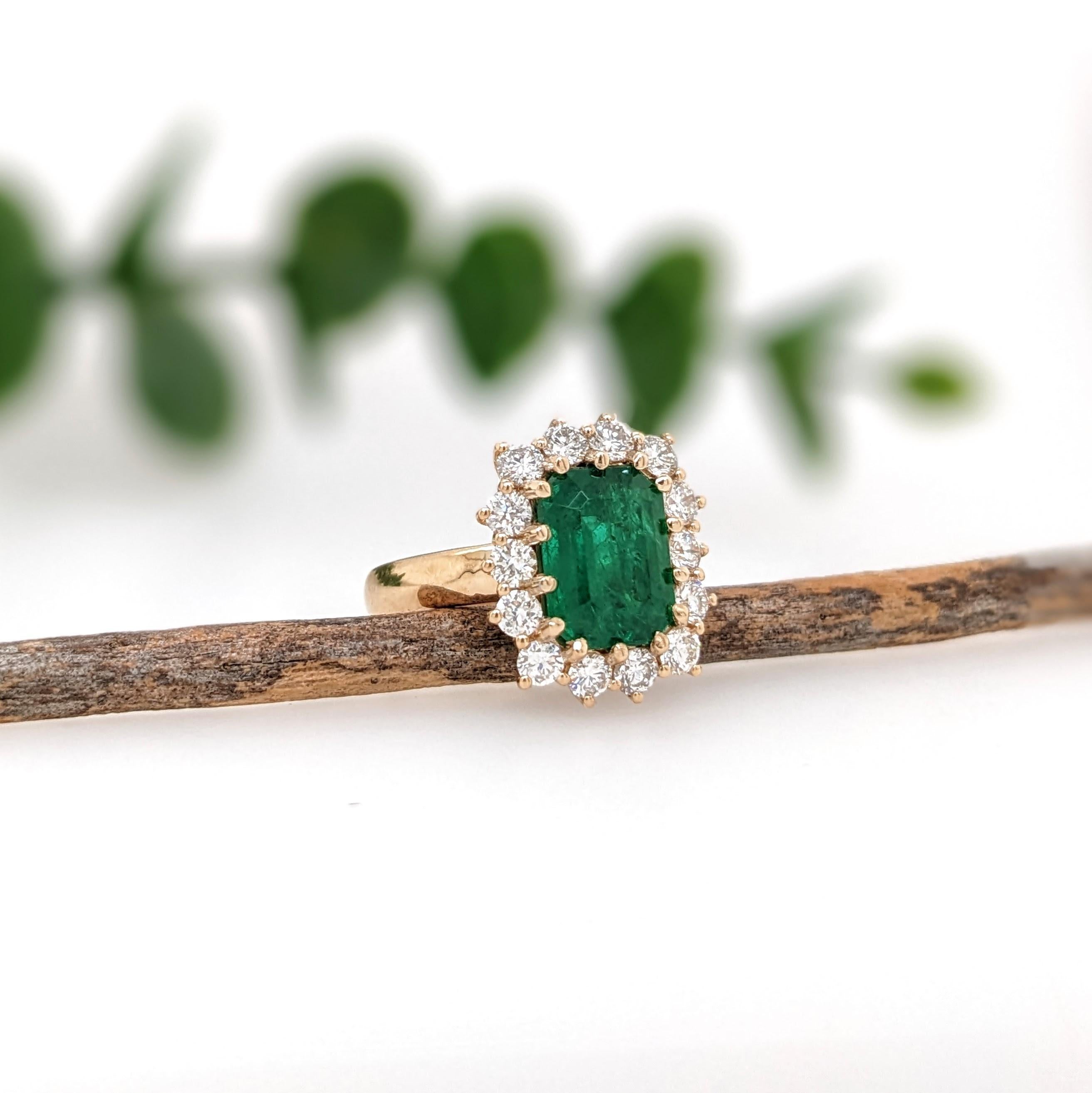 Women's 2.7ct Emerald Ring w Earth Mined Diamonds in Solid 18K Gold Emerald cut 10x7.5mm For Sale