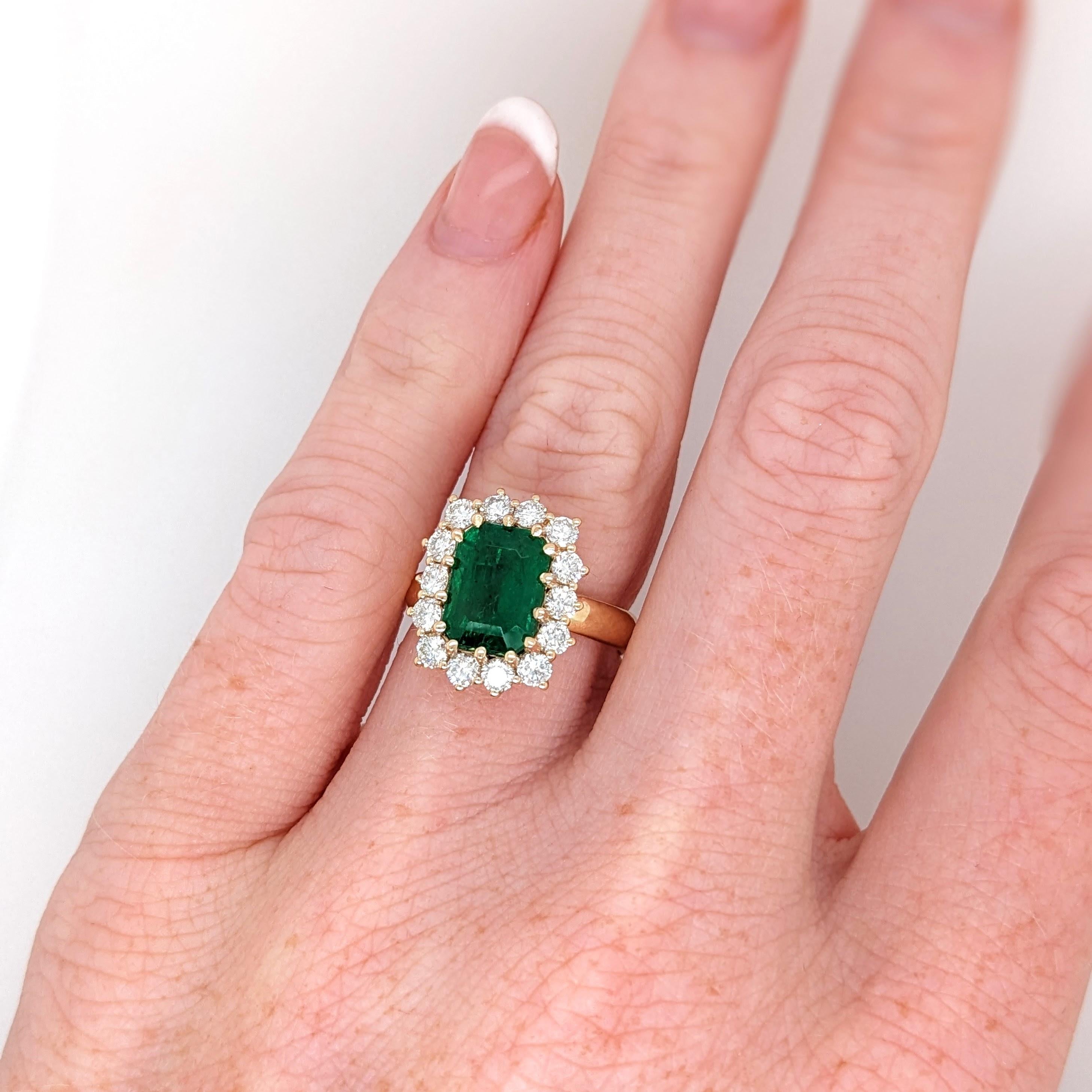 2.7ct Emerald Ring w Earth Mined Diamonds in Solid 18K Gold Emerald cut 10x7.5mm For Sale 1