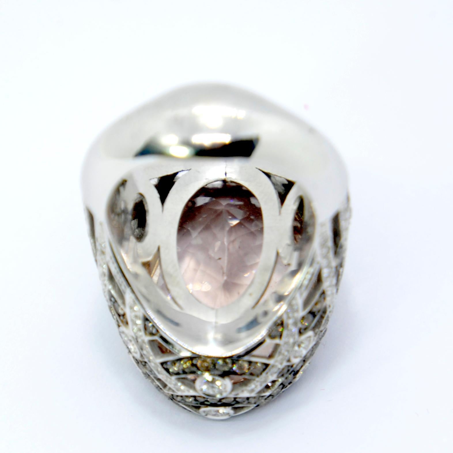 27ct Morganite cocktail  Ring in 18kt gold and champagne and white diamonds In New Condition In Bilbao, ES