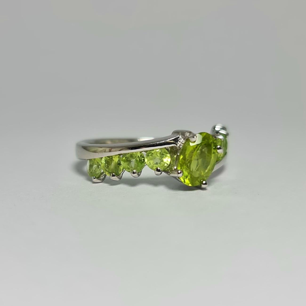 2.7Cts Natural Peridot .925 Sterling Silver Rhodium Plated Ring In New Condition For Sale In Los Angeles, CA