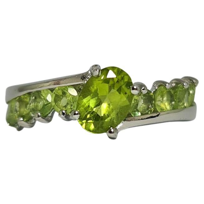 2.7Cts Natural Peridot .925 Sterling Silver Rhodium Plated Ring For Sale