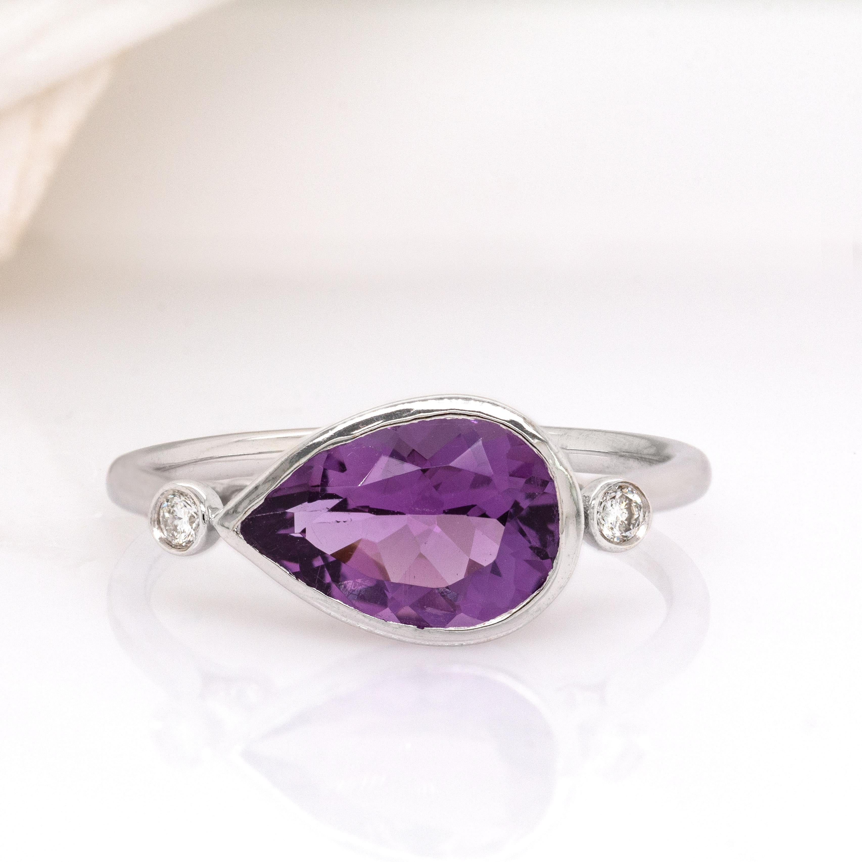 2,7cts sambischer Amethyst Ring mit natürlichen Diamanten: 14K Weißgold, Birne 12x8mm (Zeitgenössisch) im Angebot
