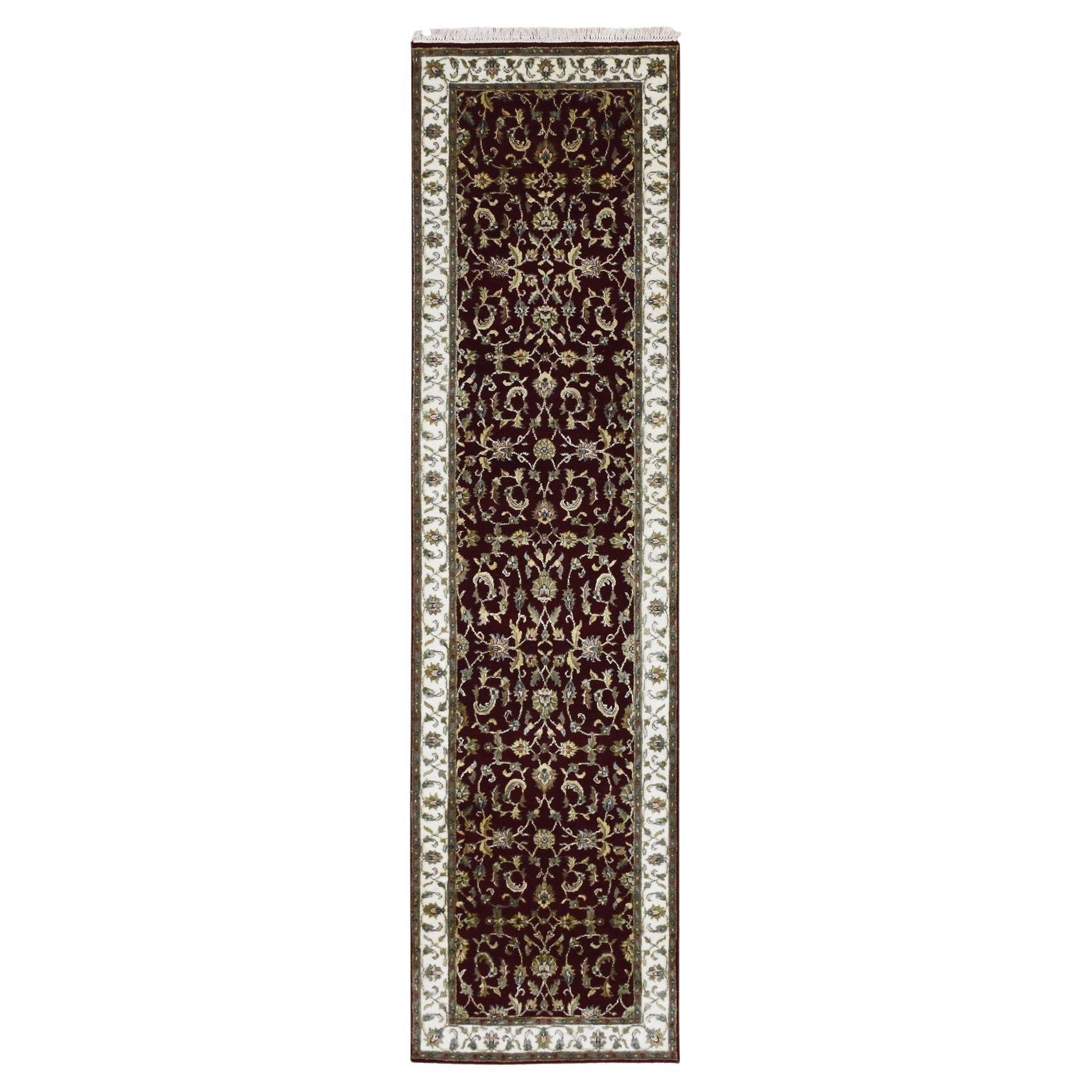 Tappeto Runner Rajasthan rosso bordeaux in lana e seta annodato a mano 2'7 "x10 in vendita