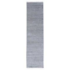 Tappeto Runner Gabbeh 2'7 "x10' Grigio, Lana e Seta annodato a mano con design moderno a base di erba