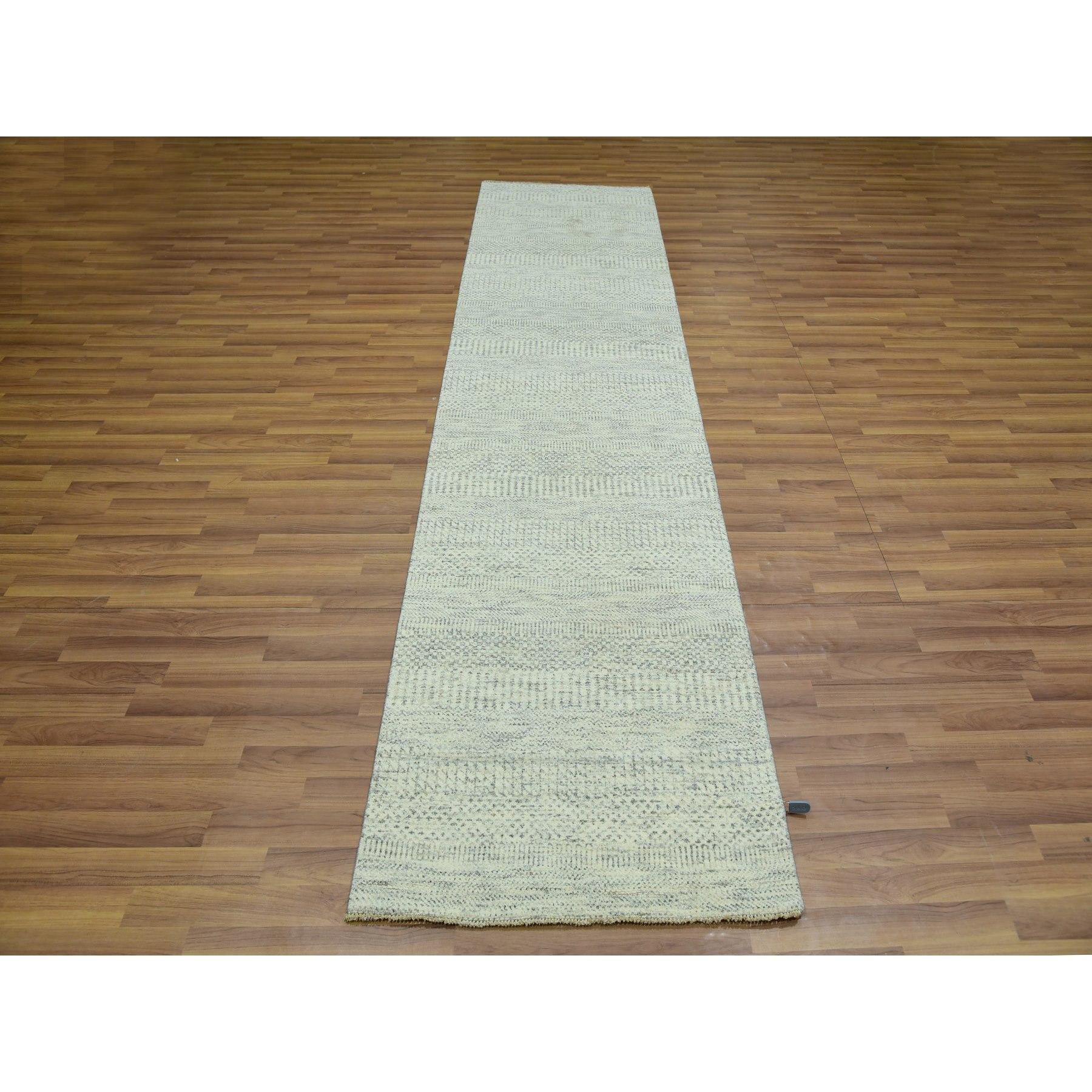 This is a truly genuine one-of-a-kind Modern Grass Design, Pure Wool, Tone on Tone, Hand Knotted, Oriental Rug. It has been Knotted for months and months in the centuries-old weaving craftsmanship techniques by artisans.
Primary materials: