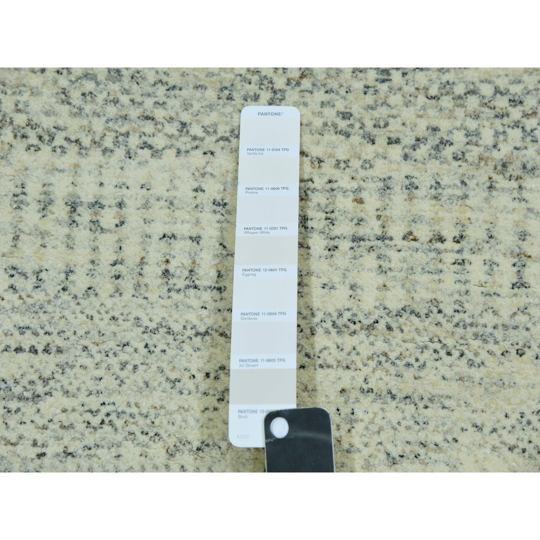 Hand-Knotted 2'7