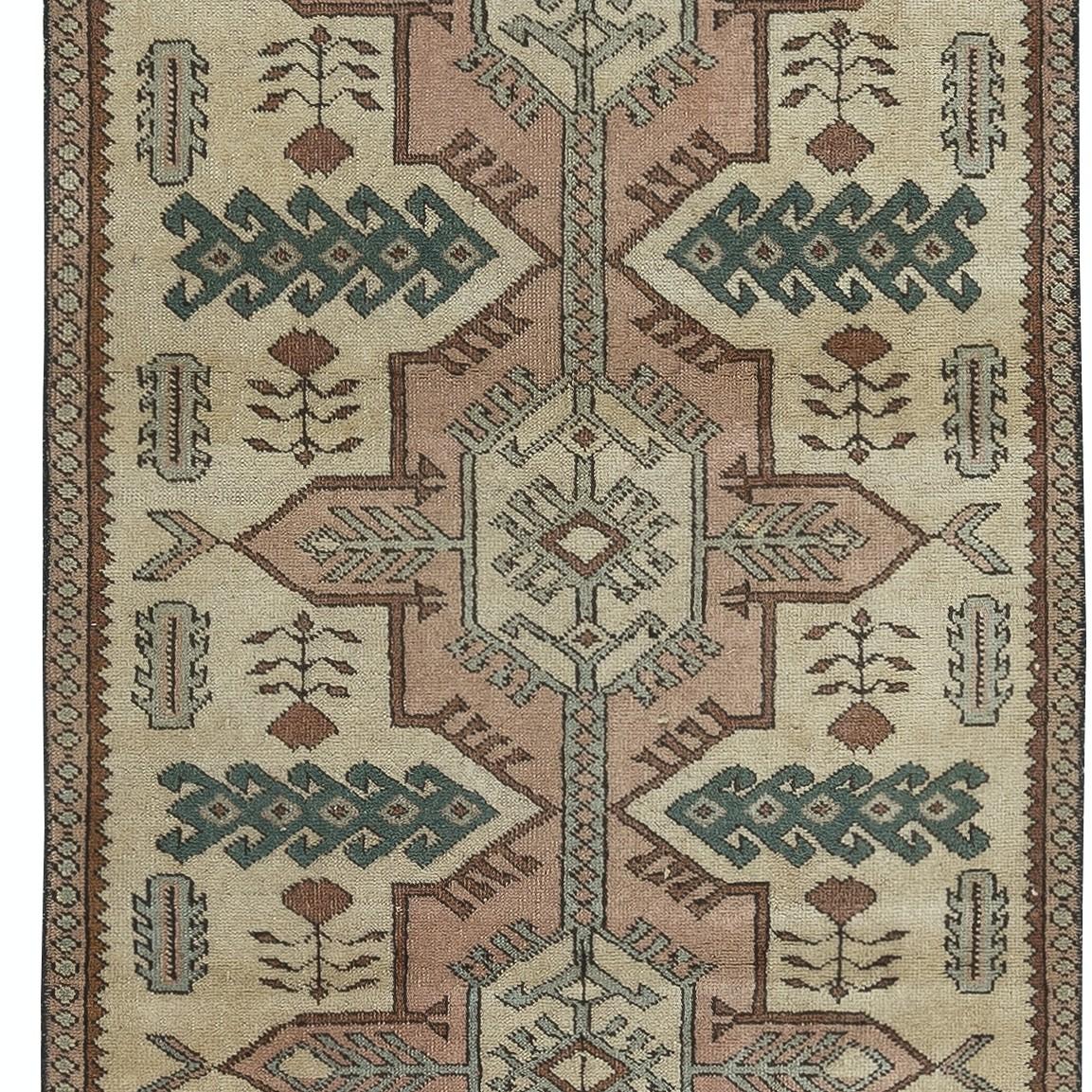 2,7x11,5 Ft handgefertigter schmaler Vintage-Läufer aus türkischer Wolle für Flur-Dekor (Handgeknüpft) im Angebot