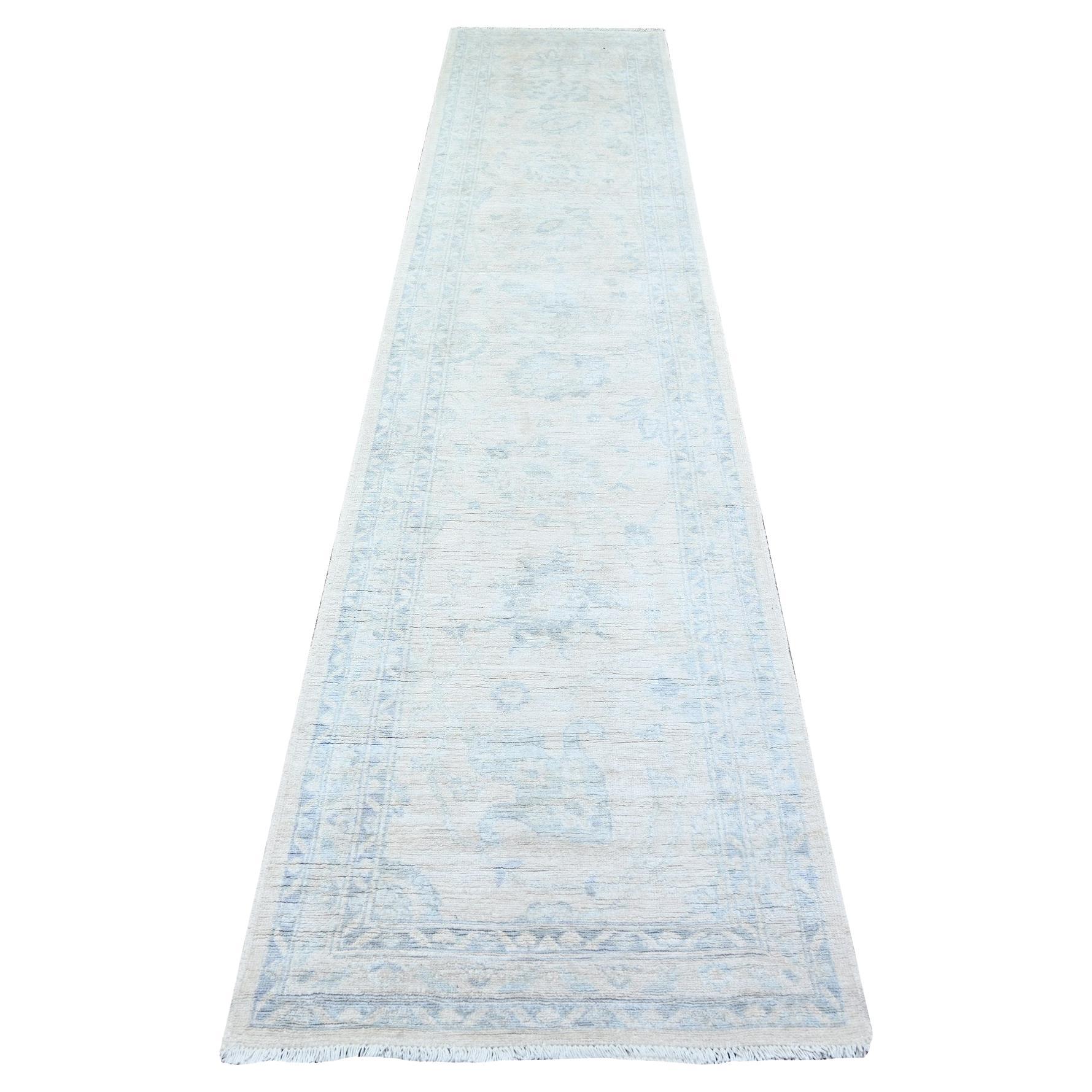 2'7 "x11'9" Laine Porcelaine Blanche Noué à la main Tapis d'Orient Runner Porcelaine Blanche en vente