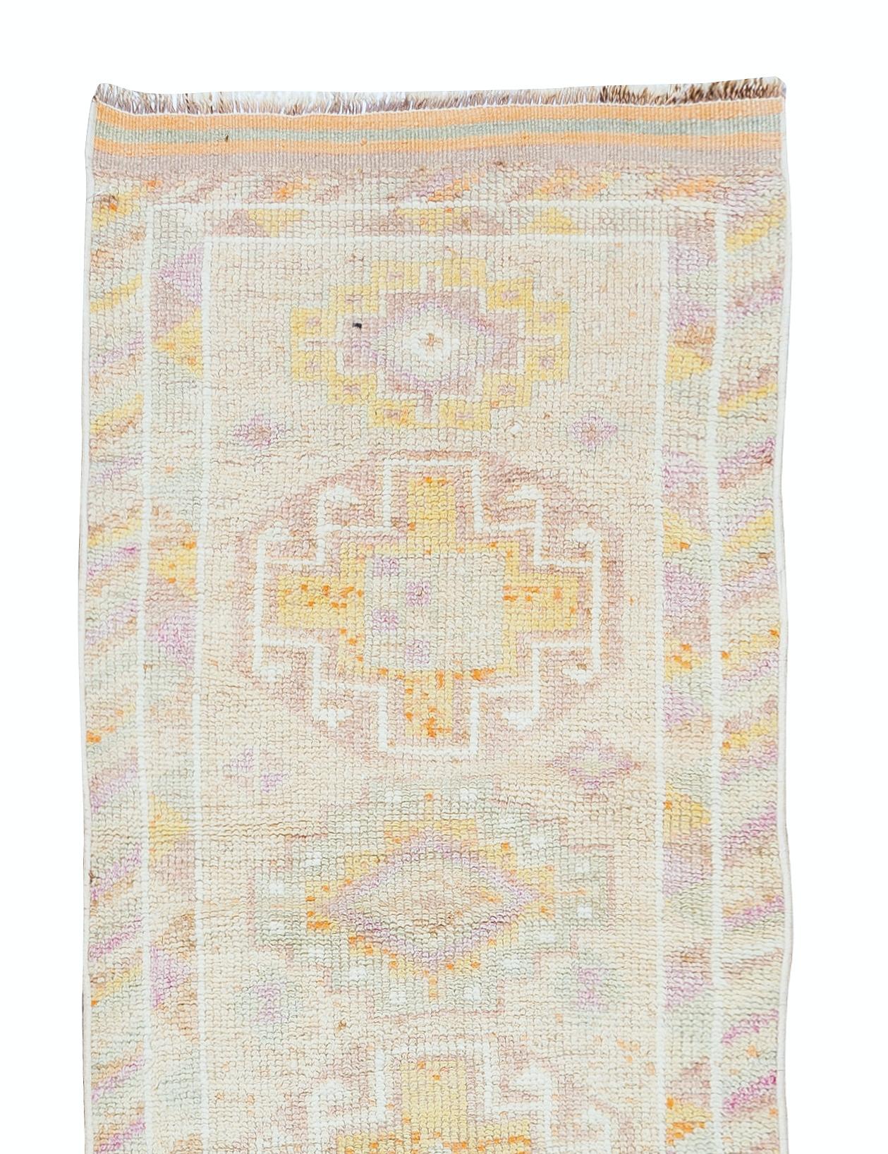 2.7x12.7 Ft Vintage Handgefertigter Anatolischer Läufer, verblasster schmaler Flurteppich, Vintage (Türkisch) im Angebot