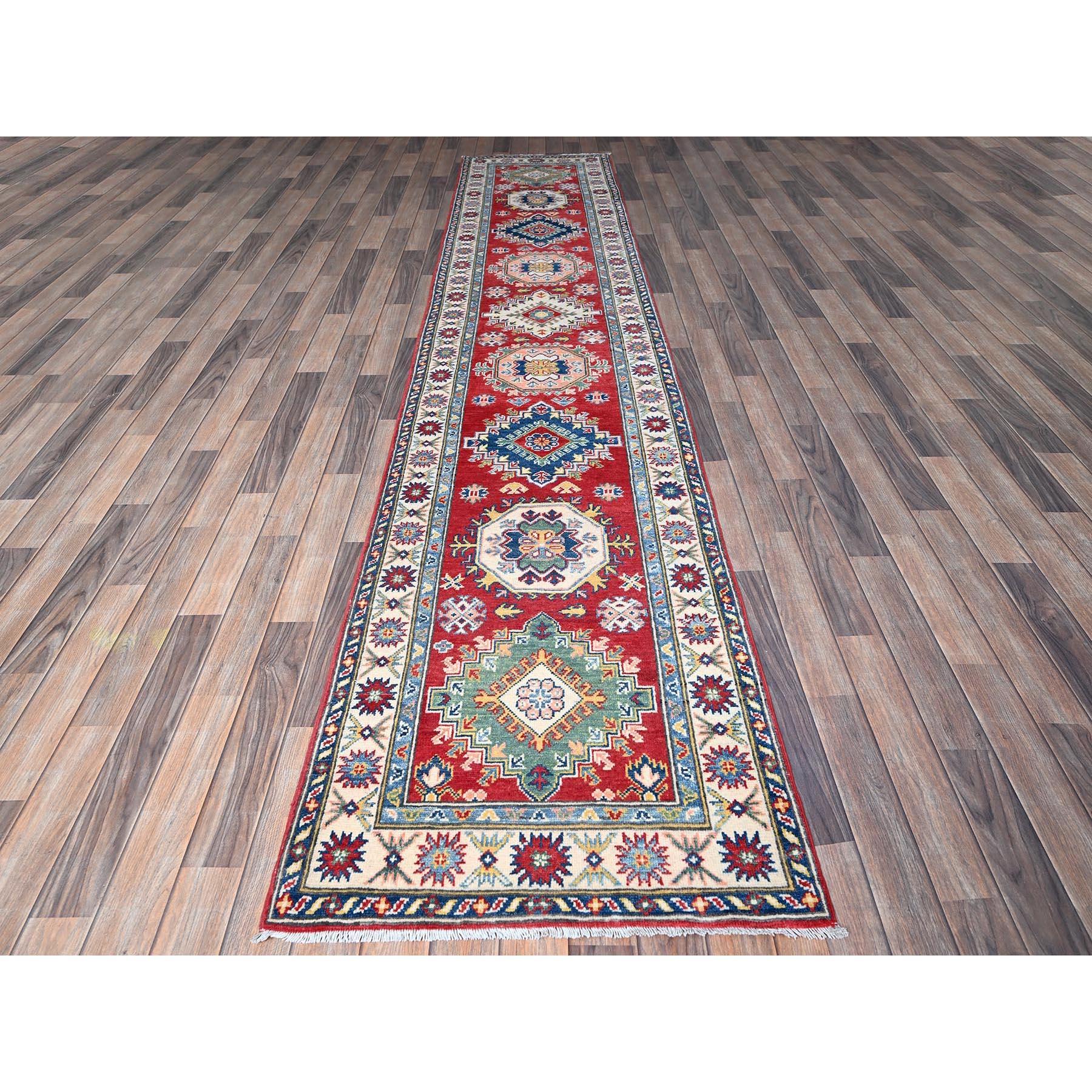 Berry Red, Kazak with Tribal Medallions Design, Hand Knotted, Soft and Shiny Wool, Vegetable Dyes, Denser Weave, Runner, Oriental Rug
Matières premières : Laine
Latex : Pas de poils 
hauteur : 0,25 pouces
Style : Traditionnel
Couleur primaire :