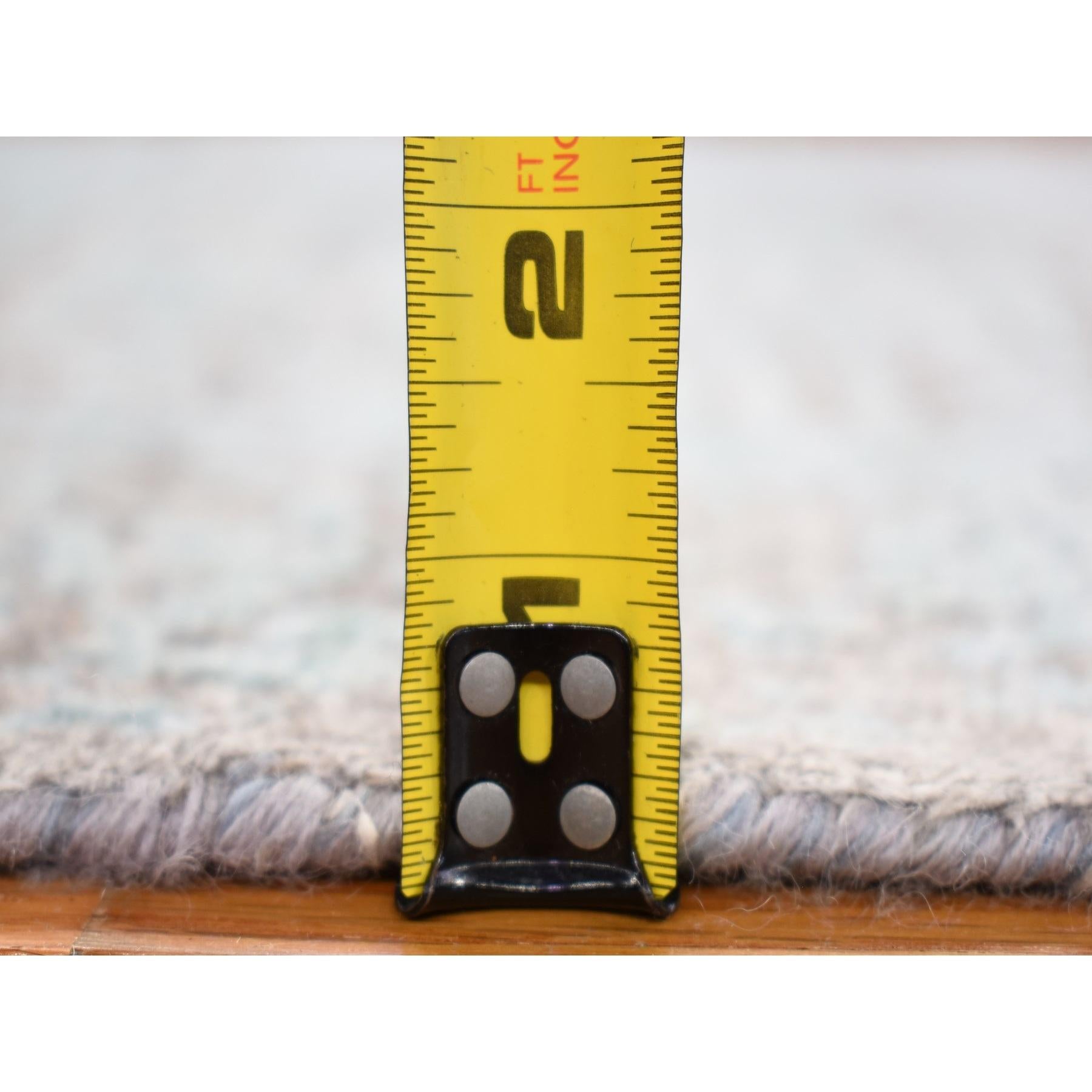 Noué à la main 2'7 