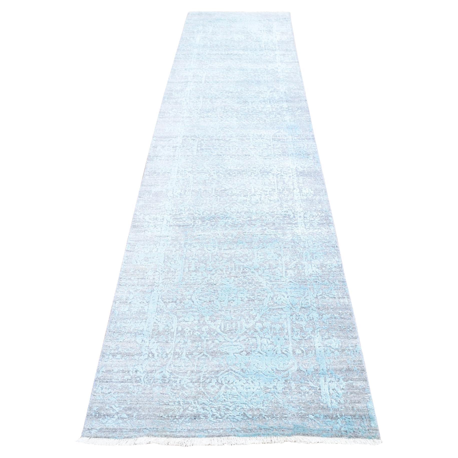 2
7 "x14
Tapis de course bleu en laine et soie pure, noué à la main, de style persan XL.